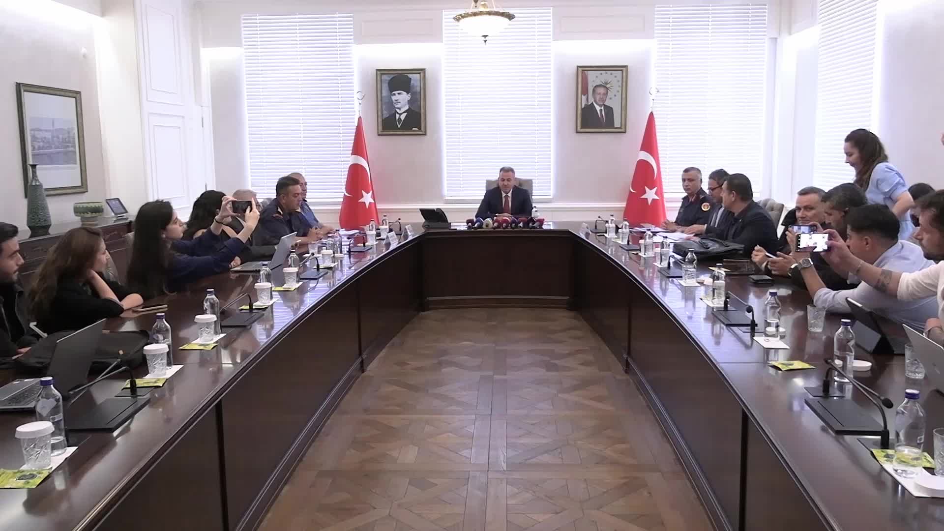 İzmir Valisi Elban: Kentte yılın ilk 9 ayında 166 organize suç çetesi çökertildi