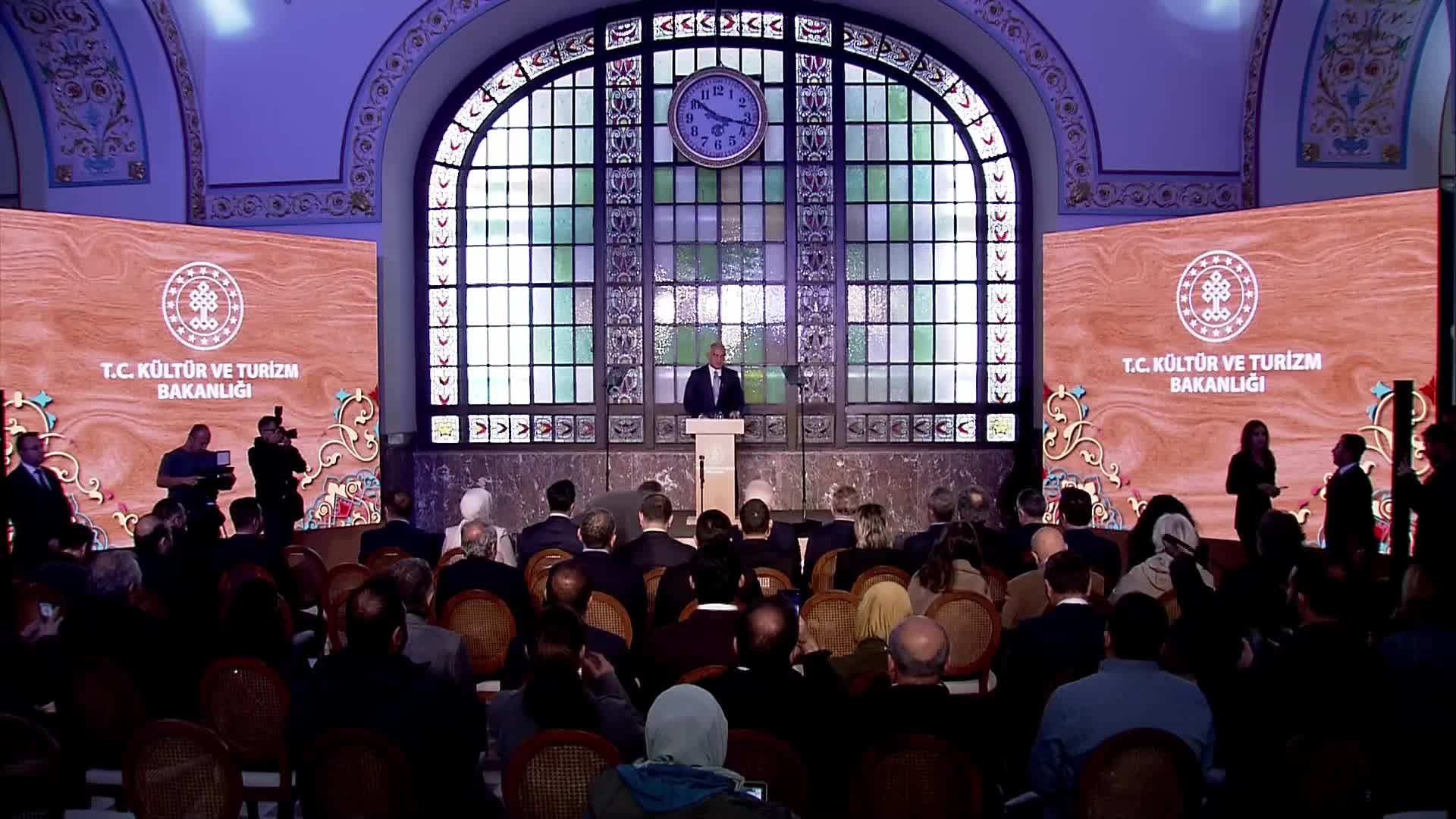Bakan Ersoy'dan Haydarpaşa ve Sirkeci Garı açıklaması: “Tarihi varlıklarımız bilimsel test ve analizlerle korunuyor”