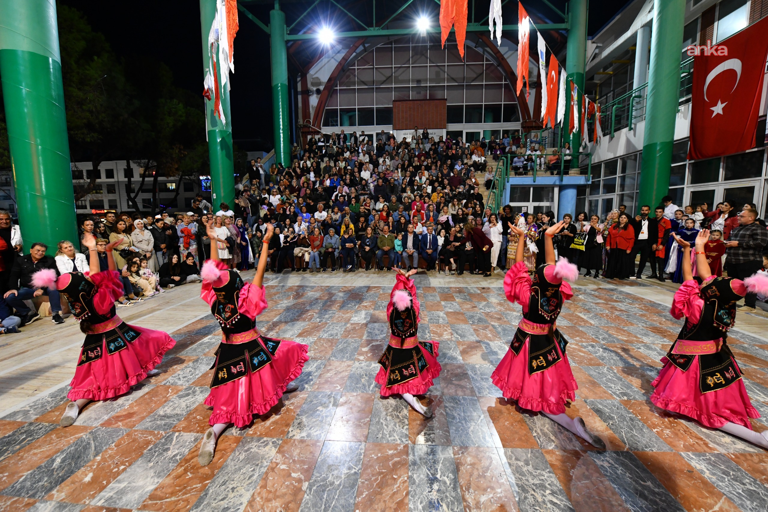 Fethiye, Uluslararası Halk Oyunları Festivali'ne ev sahipliği yaptı