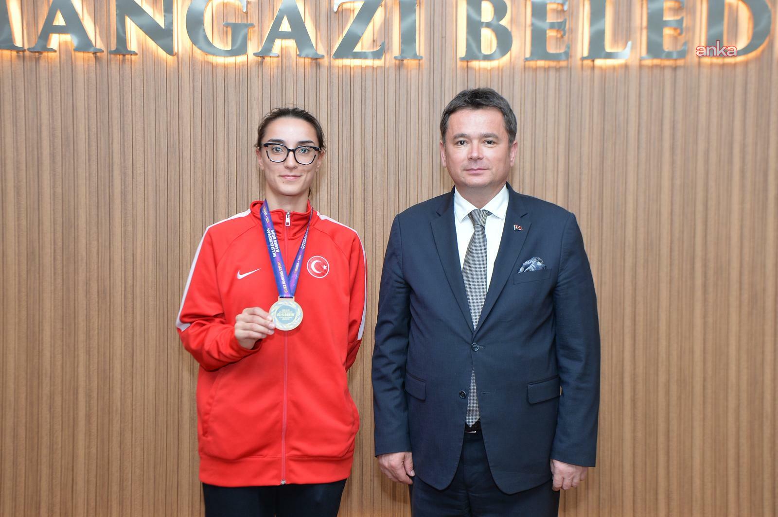 Osmangazi Belediye Başkanı Aydın, Balkan Şampiyonu ve Avrupa Oyunları üçüncüsü Turan’ı makamında ağırladı