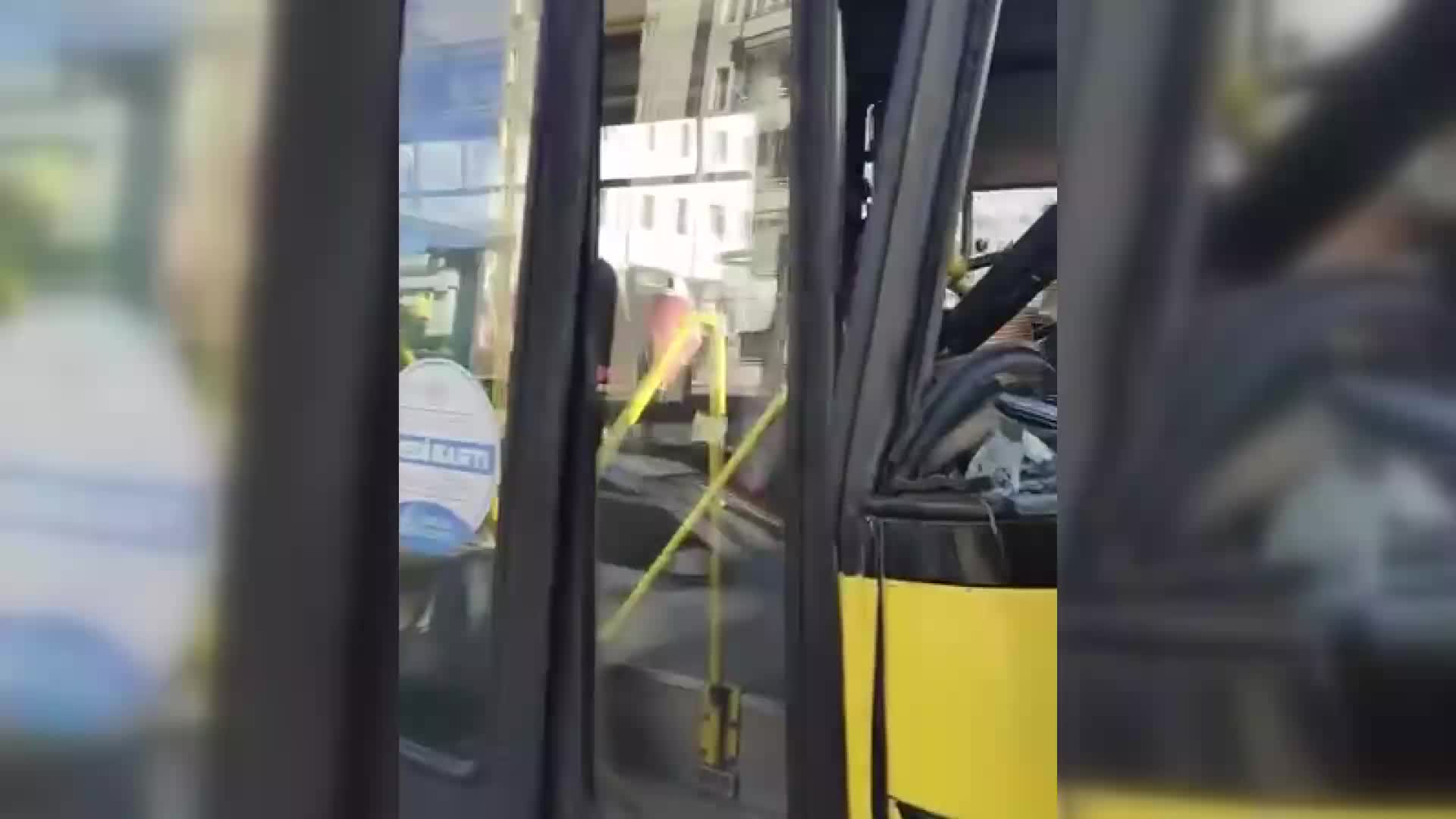 Çorum'da belediye araçlarının çarpıştığı kazada 22 öğrenci yaralandı
