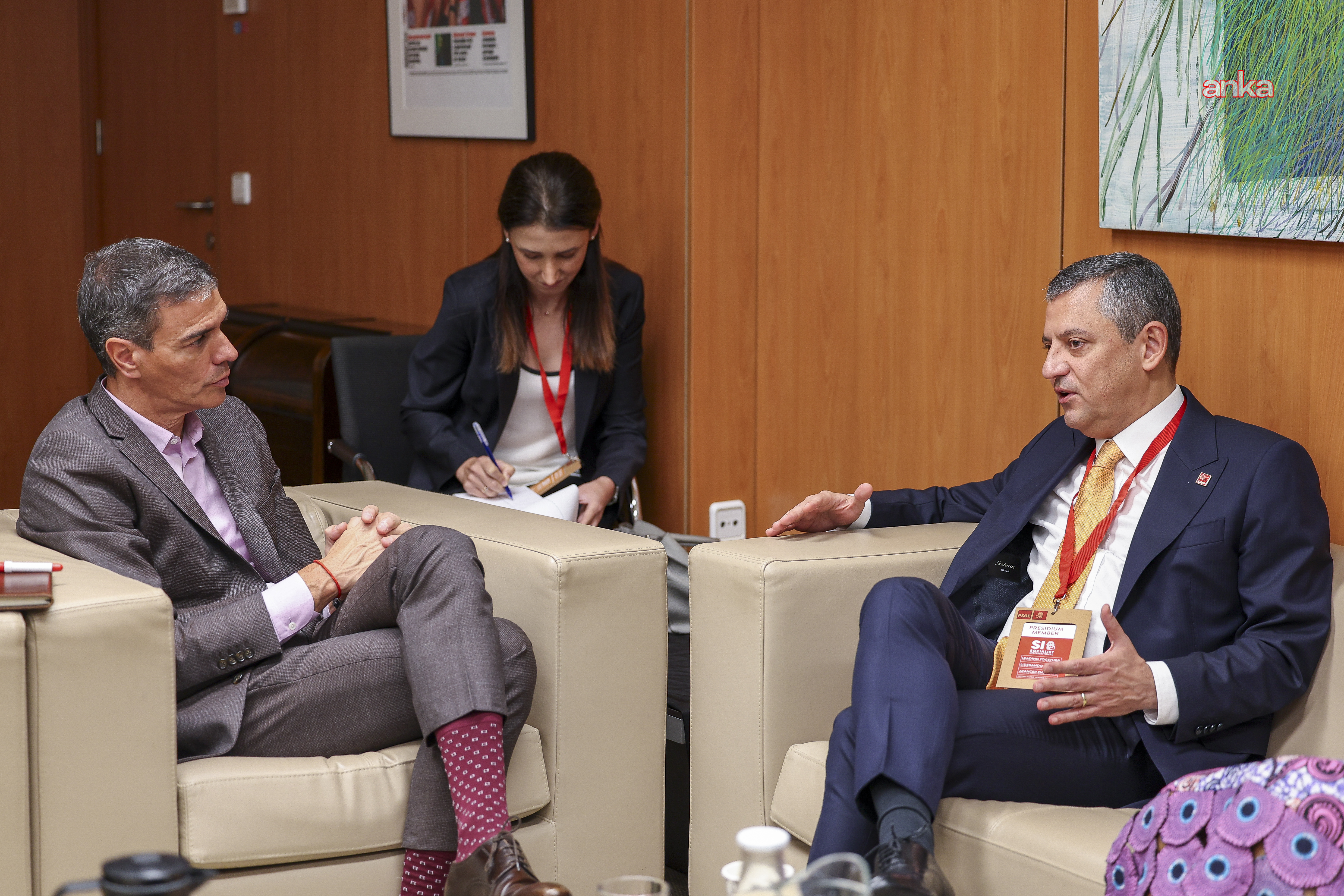Özgür Özel, Madrid’de İspanya Başbakanı Pedro Sanchez ile görüştü