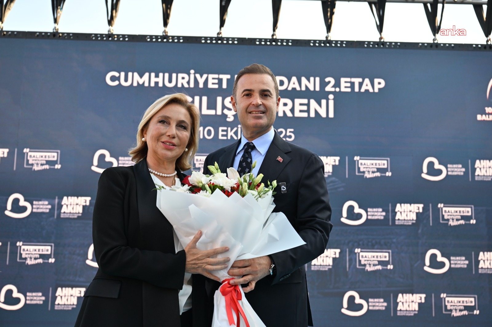 Balıkesir Büyükşehir Belediyesi, Cumhuriyet Meydanı'nın ikinci etabını açtı