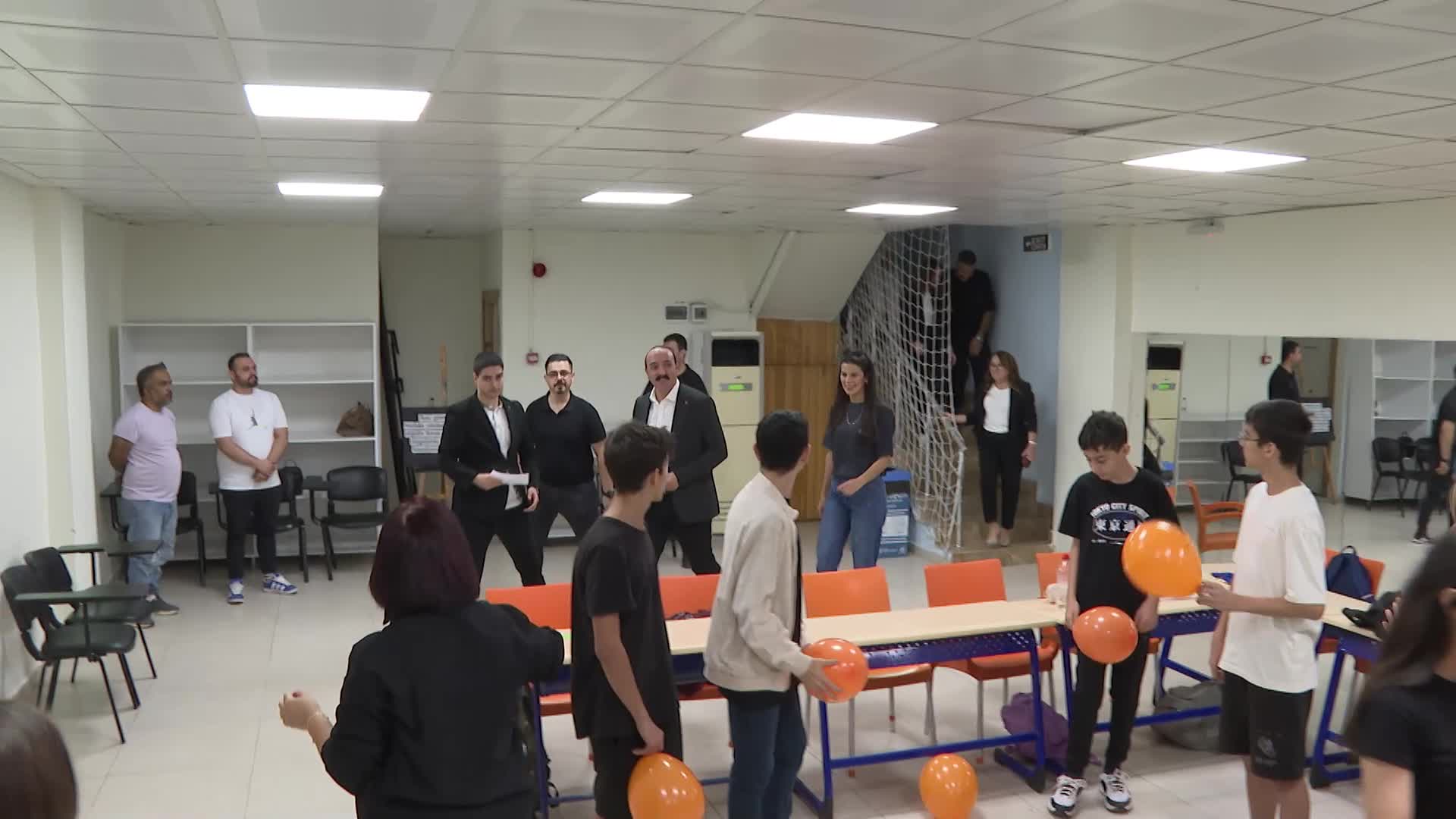 Konyaaltı Belediye Başkanı Kotan, Dünya Kız Çocukları Günü dolayısıyla düzenlenen etkinliğe katıldı