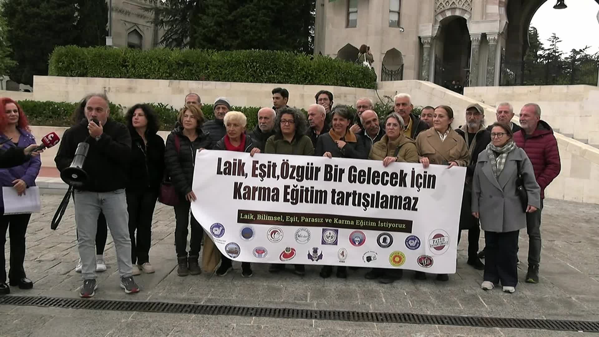 İstanbul'da "Dünya Kız Çocukları Günü" eylemi: Kamusal eğitim hakkı mücadelemizden vazgeçmeyeceğiz. Karma eğitimi tartıştırmayacağız
