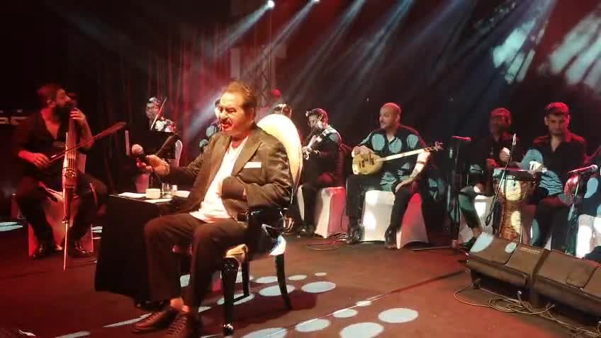 Kırşehir’de vefa gecesi: Tatlıses, Neşet Ertaş'ın unutulmaz türkülerini seslendirdi