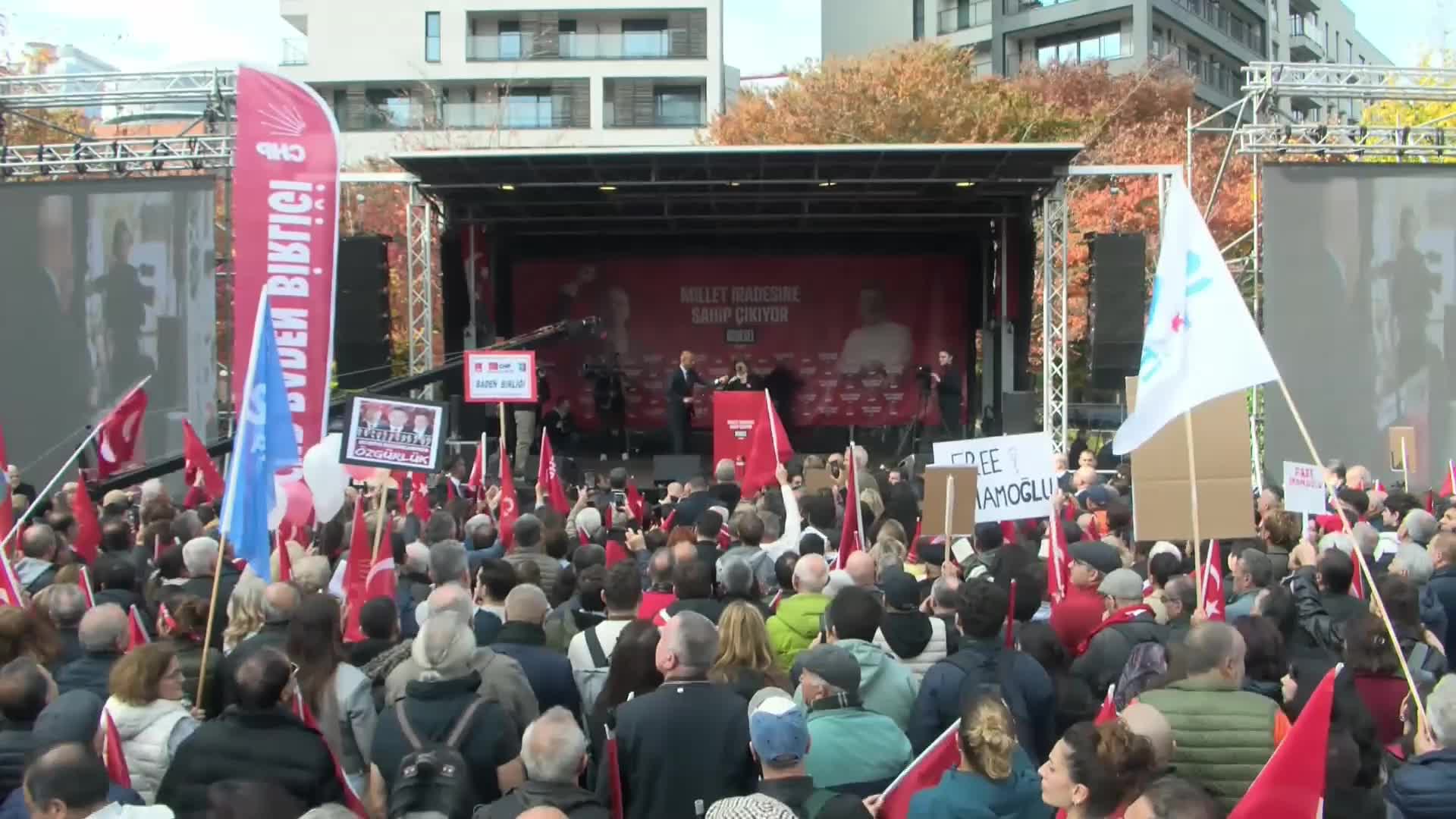 CHP'nin Brüksel'deki "Millet İradesine Sahip Çıkıyor" mitingi... CHP Belçika Birliği Başkanı Derya Bulduk: "Esir alınan sadece Ekrem İmamoğlu değildir, Türkiye'nin aydınlık geleceği esir alınmıştır"