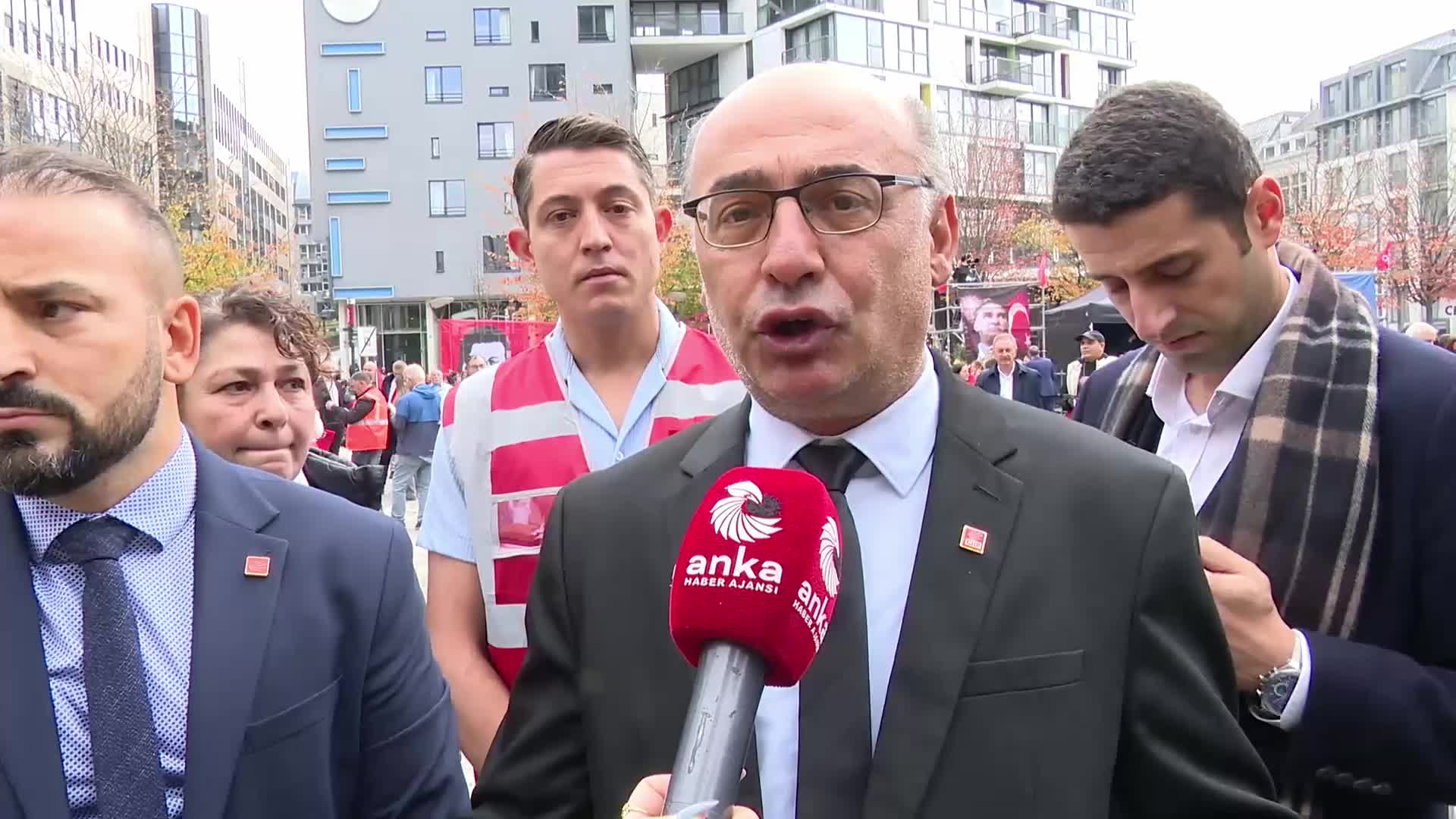 CHP'nin Brüksel'deki "Millet İradesine Sahip Çıkıyor" mitingi... Strasbourg Birlik Başkanı Burak Özkuzucu: Memleket kaygısı içimizde olduğu için bugün alanlardayız