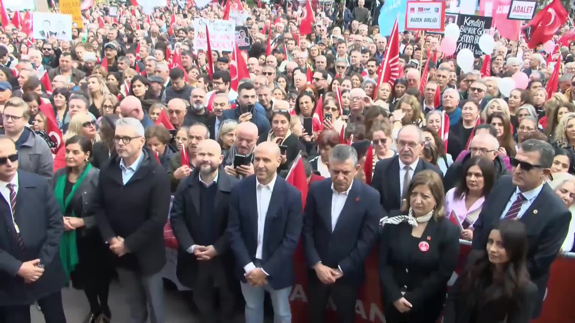 CHP'nin Brüksel'deki "Millet İradesine Sahip Çıkıyor” mitingi...  Ekrem İmamoğlu: "Yalanlar, iftiralar, baskılar, zorbalıklar, tehdit ve şantajlar sonuç vermiyor. Tam tersine, milyonlar mücadelemizde birleşiyor"