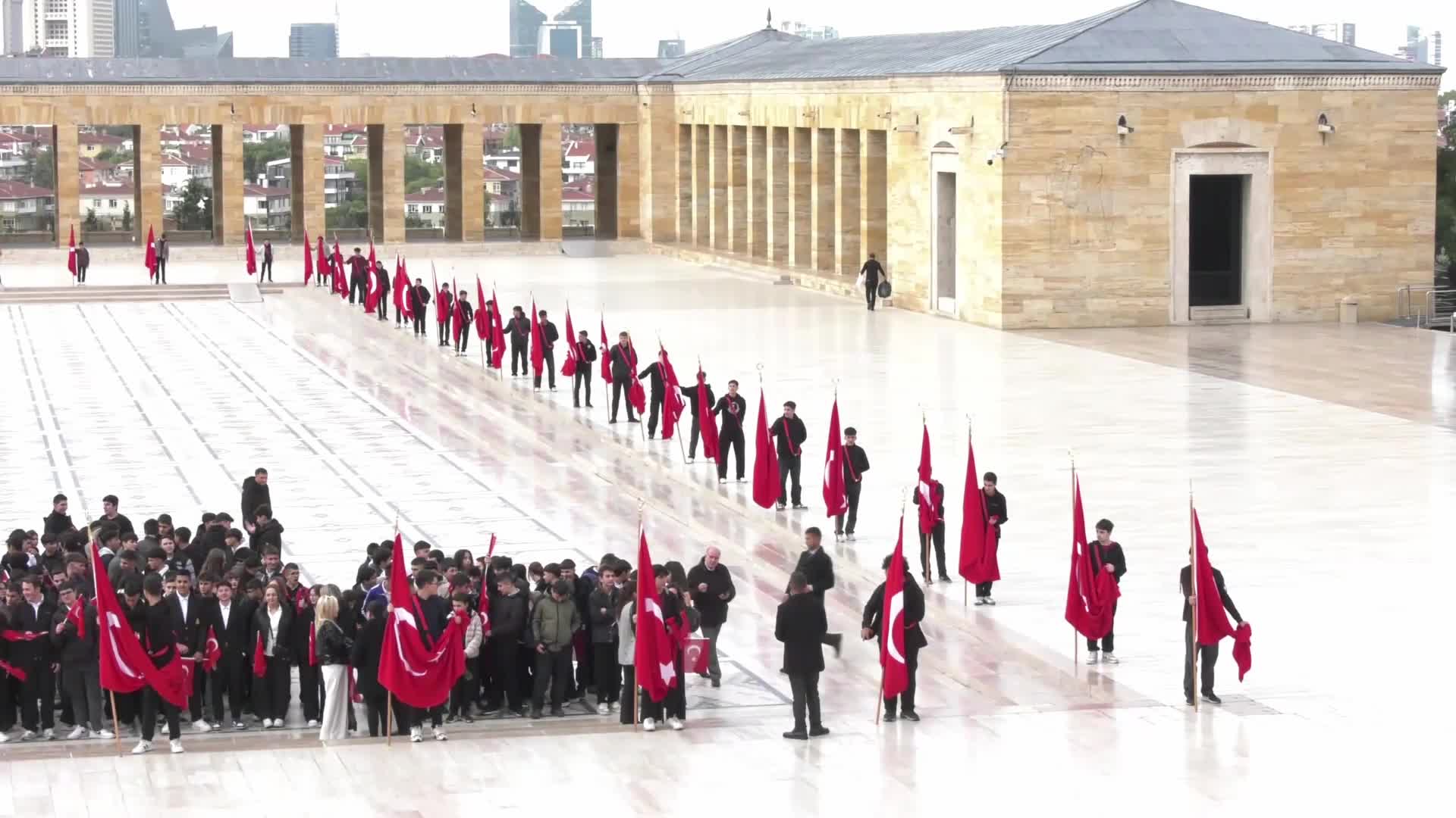Ankara’nın başkent oluşunun 102’nci yılı kutlanıyor... Vali Şahin ve beraberindeki heyet Anıtkabir’i ziyaret etti