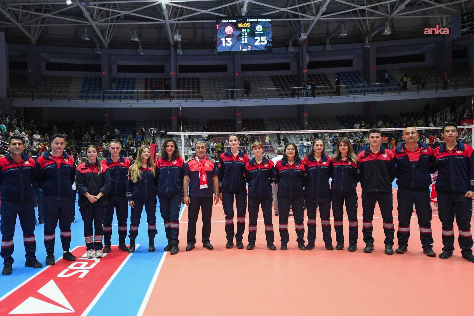 Voleybolun yıldızlarından İzmir İtfaiyesi’ne teşekkür