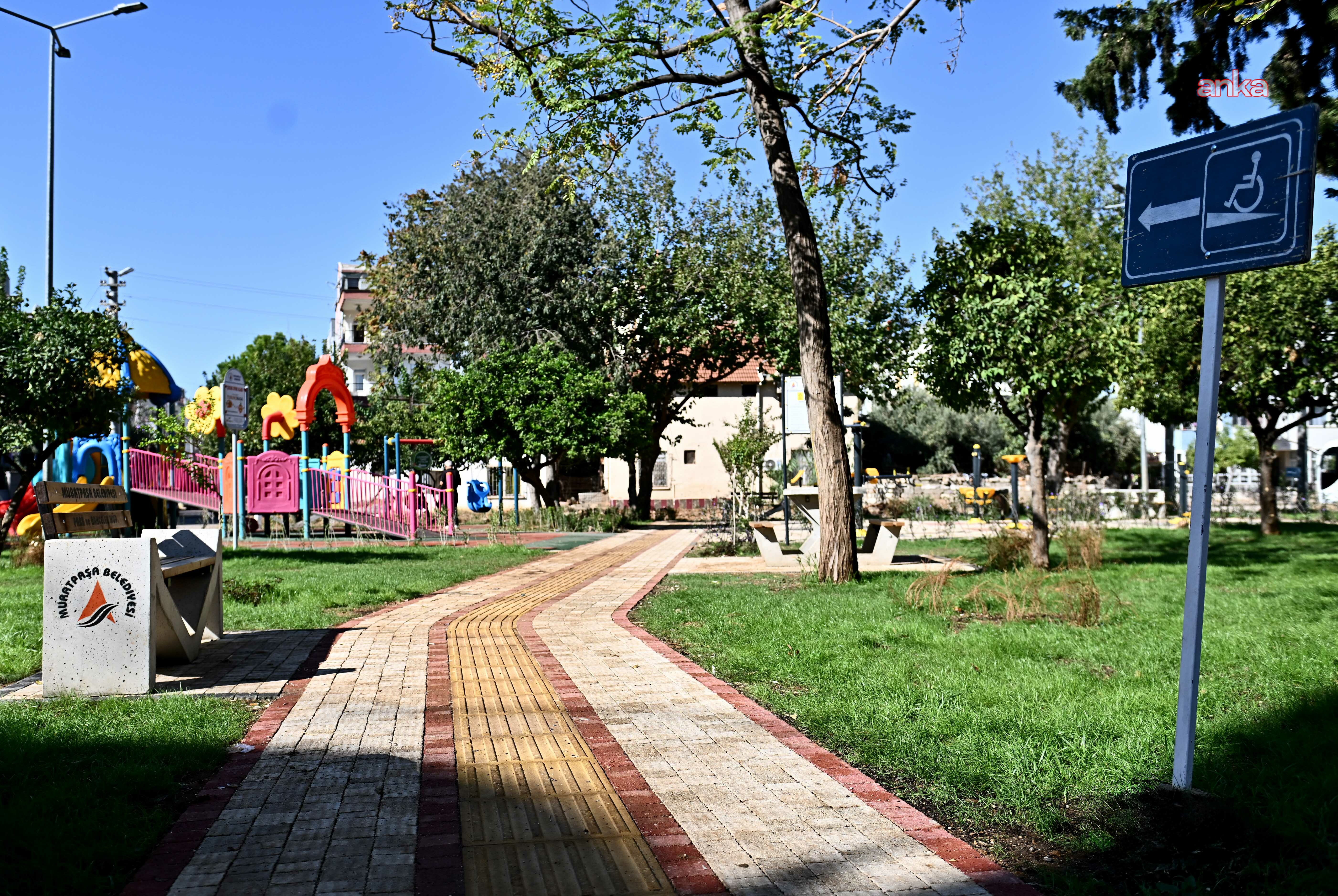 Muratpaşa Belediyesi ilçedeki parkları yeniliyor