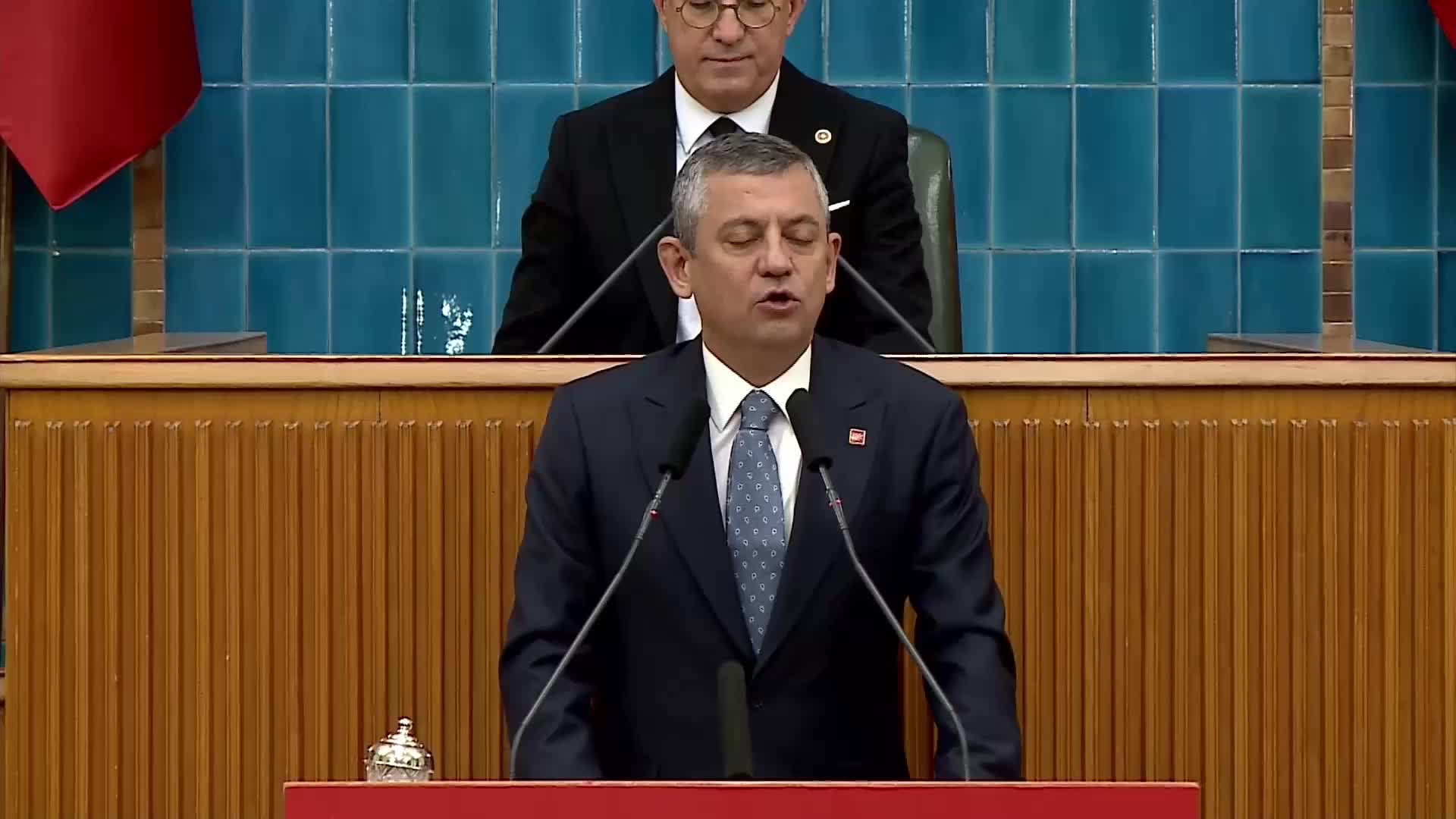 CHP Grup Toplantısı... Özgür Özel: "CHP milletiyle birlikte ayaktadır, hakkını aramaktadır, sonuna kadar da arayacaktır"