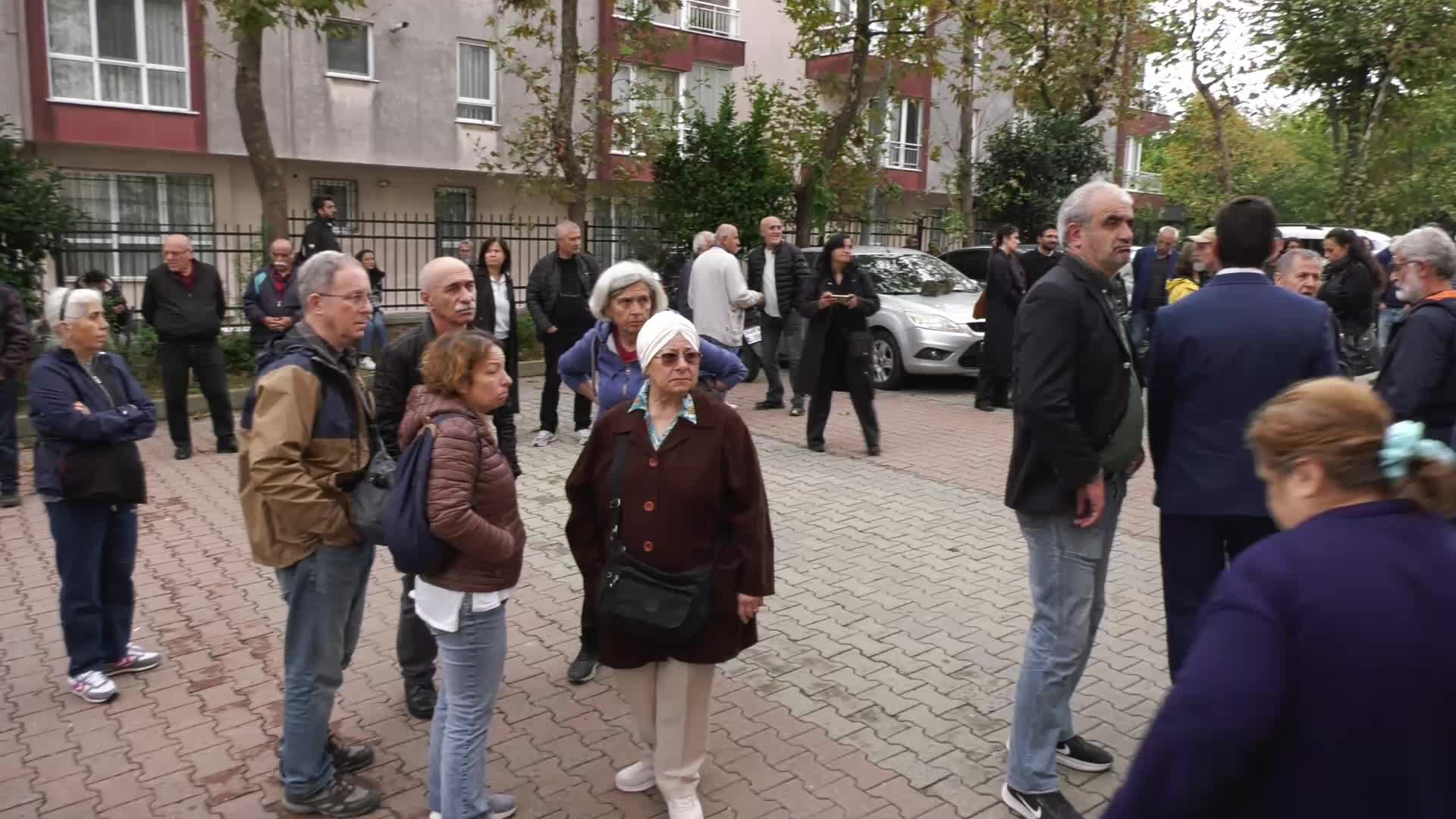 Hakan Tosun'un dövüldüğü yerdeki kamera görüntülerini saldırgan yakınları almış...  Hataylı avukat Ecevit Alkan: “Ağaçlar kesilmesin diye çadırda yattı, mitingde yanımızdaydı. Vefa borcumuzu ödemek için geldik”