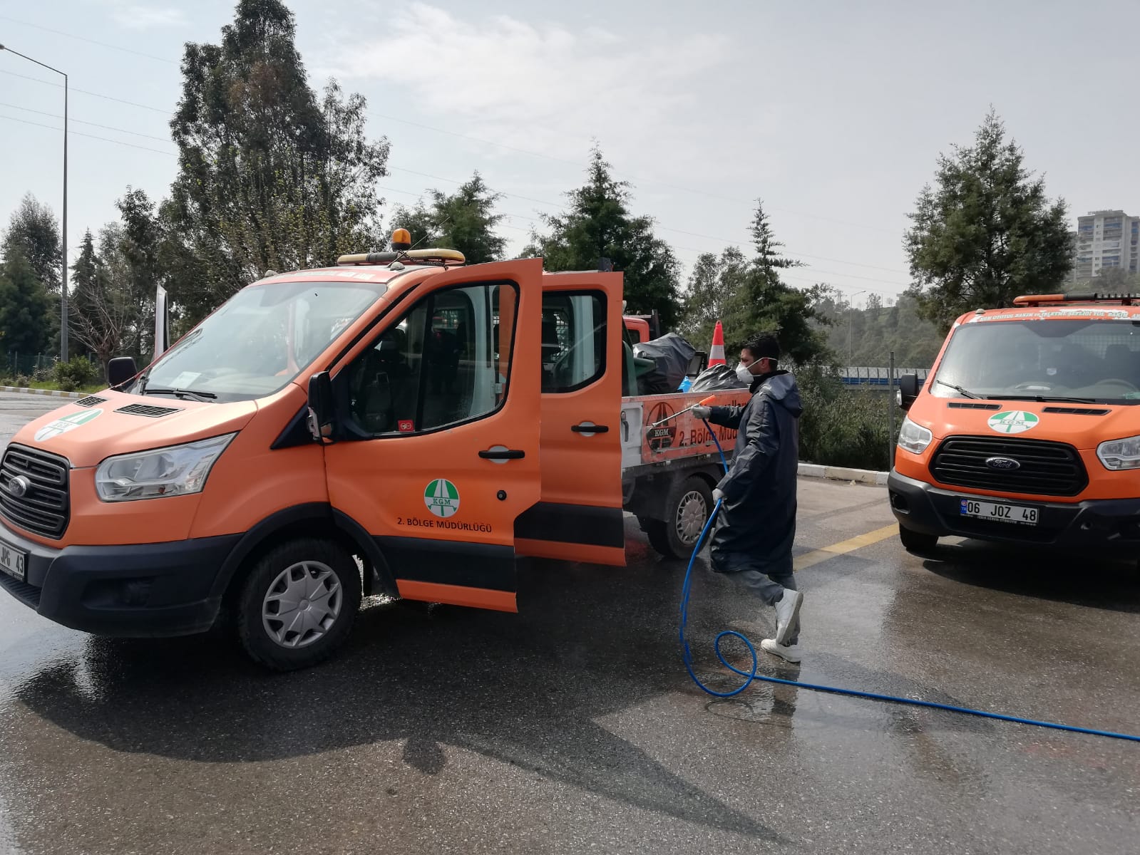 BAYRAKLI'DA 3 AYRI KOLDAN DEZENFEKSİYON