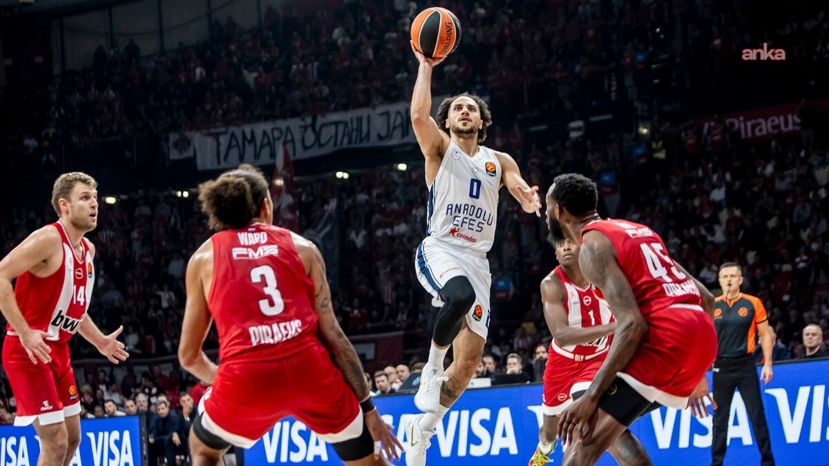 Anadolu Efes, Olympiakos’u 82-78 mağlup etti