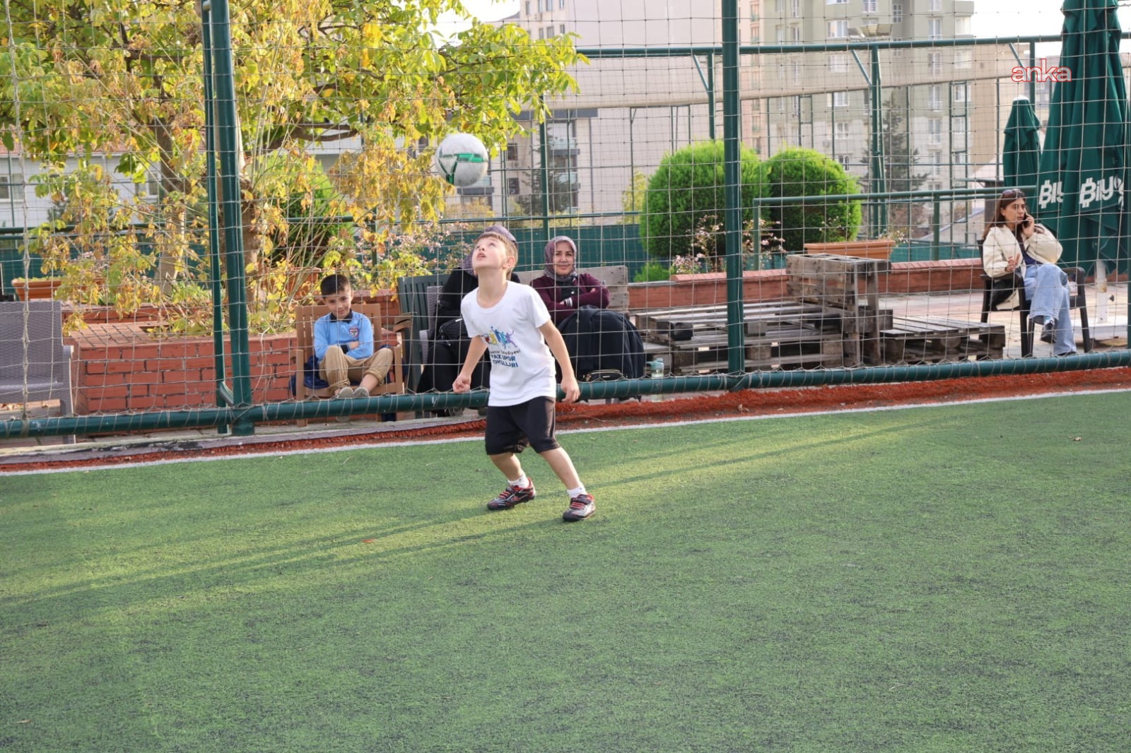 Ataşehir’de ücretsiz futbol okulu eğitimleri başladı