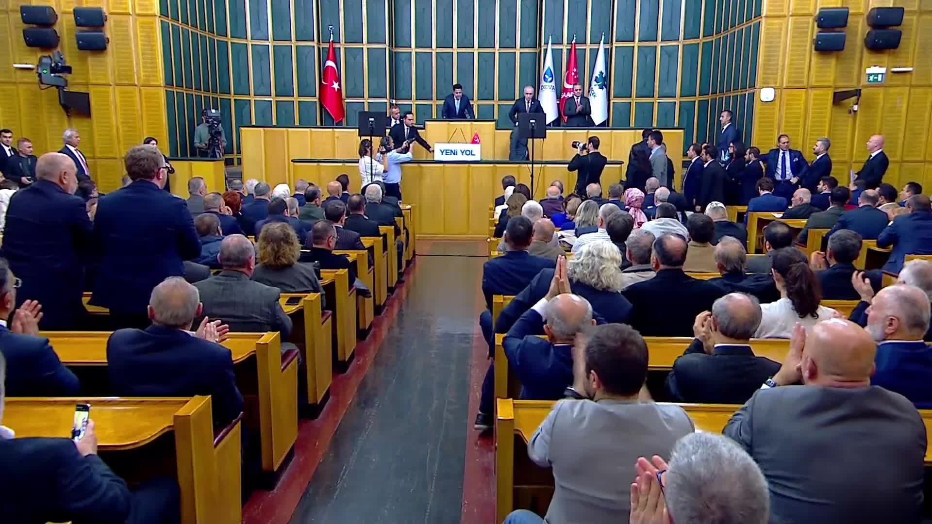 Yeni Yol Grup Toplantısı... Mahmut Arıkan: Biz enflasyonu; Mehmet Şimşek’in havalı tweetlerinde değil, milletin acı acı hissettiği çarşıda, pazarda, kasapta görüyoruz