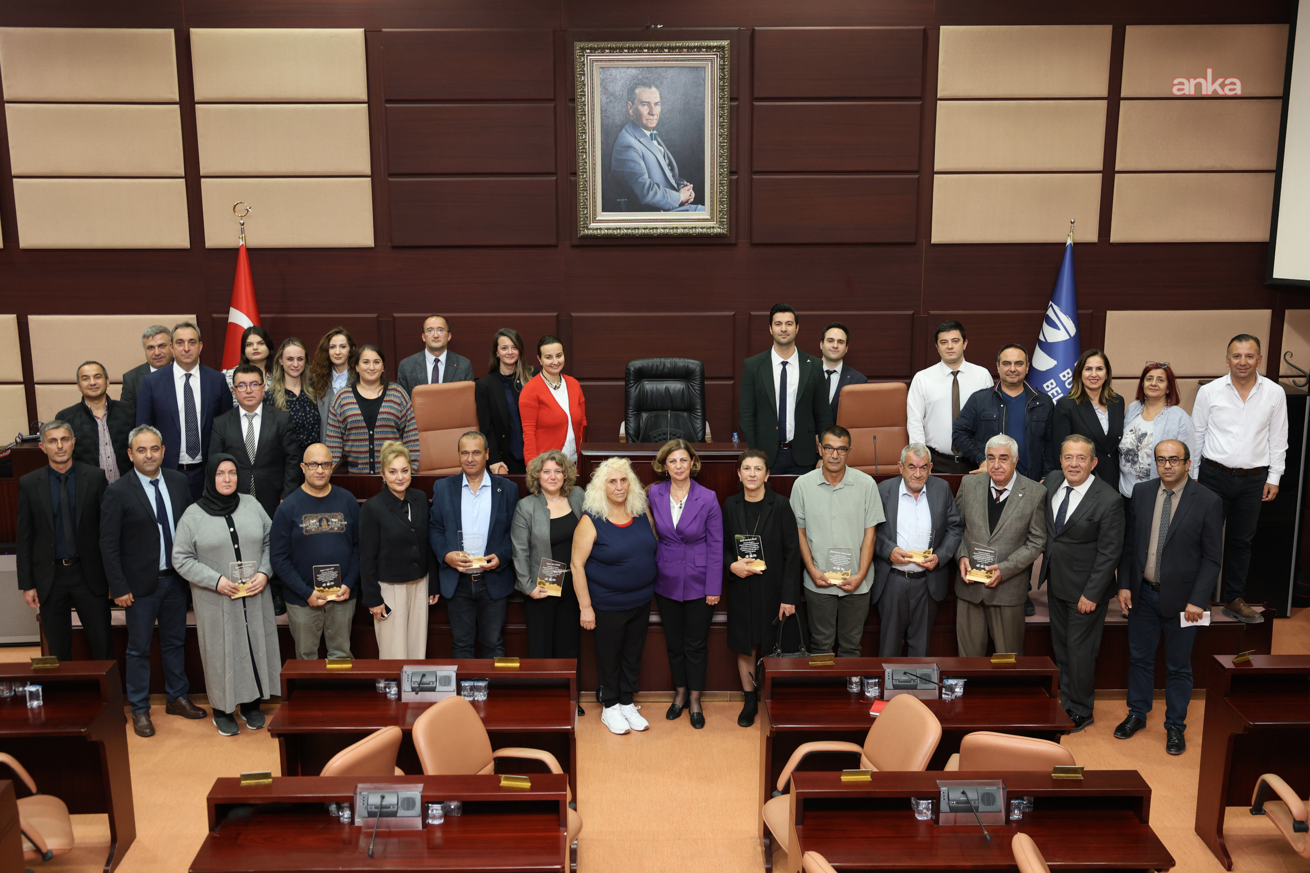 Eskişehir Büyükşehir Belediyesi'nde emekliye ayrılan personele teşekkür plaketi