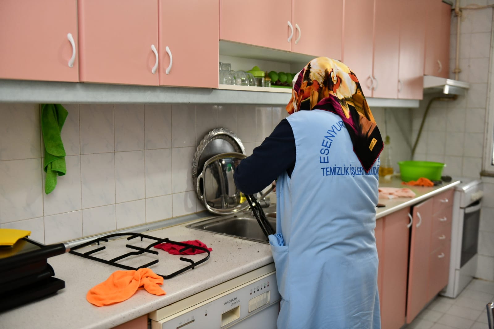 ESENYURT BELEDİYESİ’NDEN 65 YAŞ VE ÜZERİ VATANDAŞLARA EVDE TEMİZLİK HİZMETİ