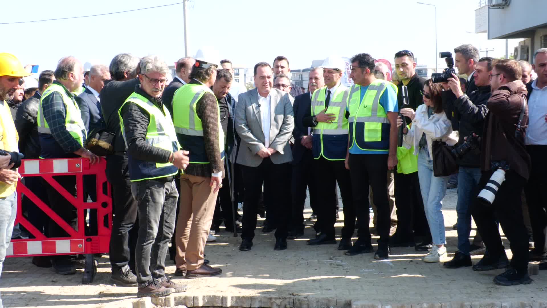 Manisa Büyükşehir Belediyesi'nden Muradiye'ye 2 milyar TL'lik altyapı yatırımı