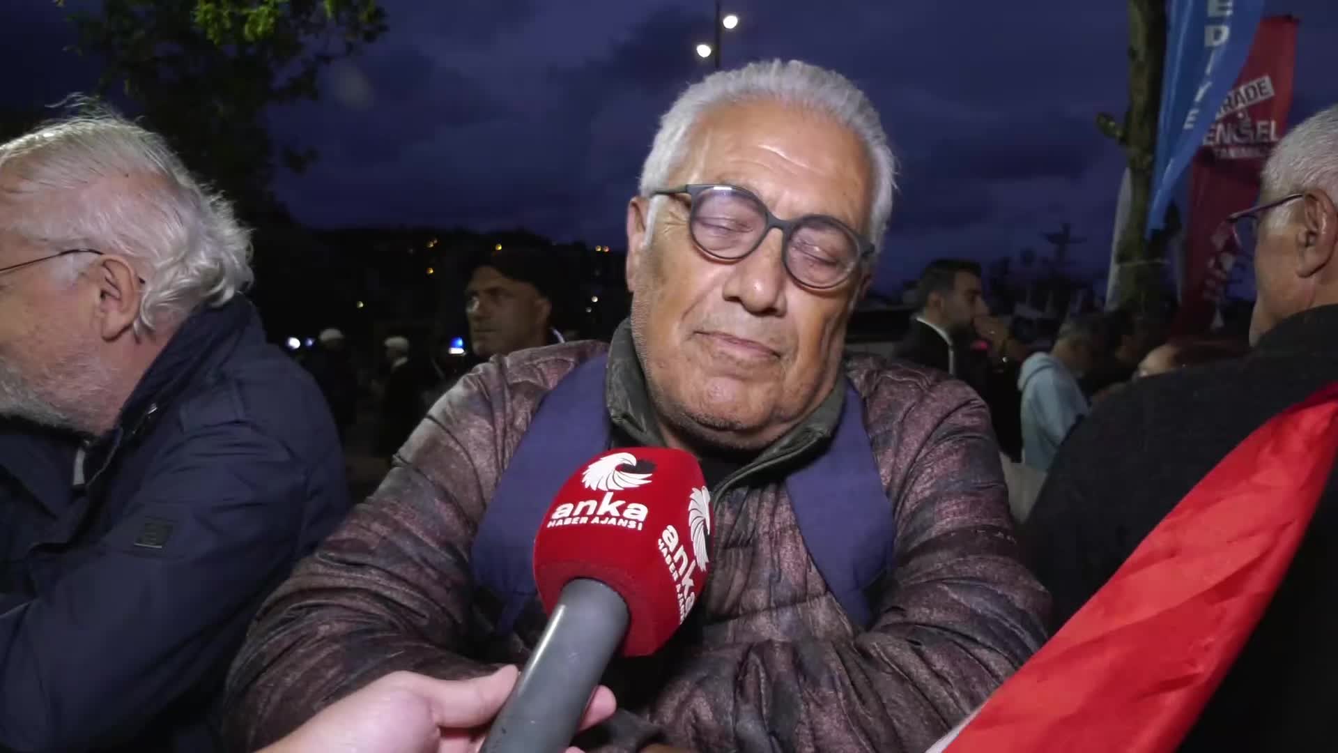 CHP'nin Sarıyer'deki "Millet İradesine Sahip Çıkıyor" mitingine yurttaşlar akın etti... "Türkiye'nin değişmesini istiyoruz; artık yoksulluk çekmek istemiyoruz"