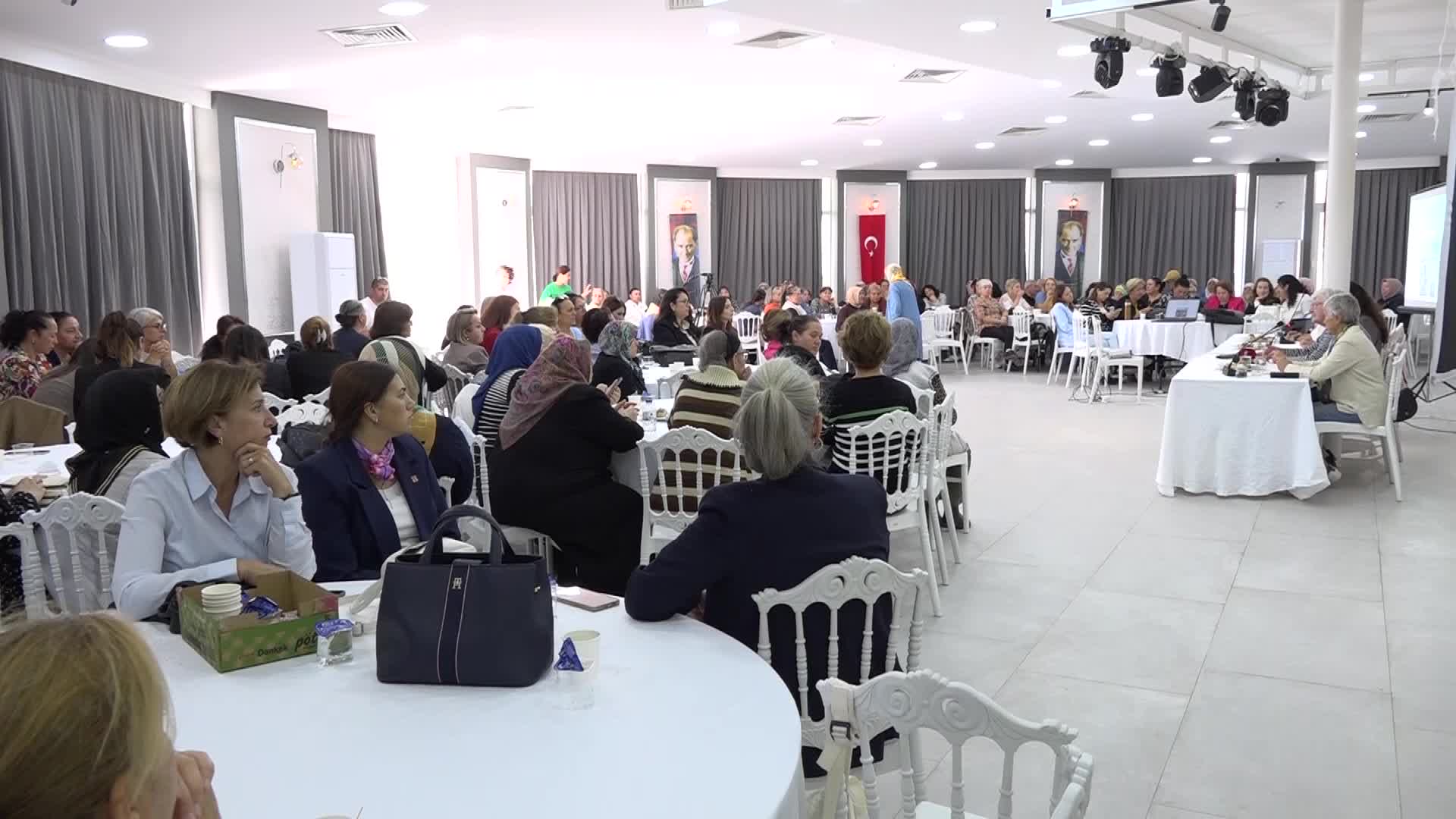 Bornova'da Dünya Kadın Çiftçiler Günü’ne özel panel ve fotoğraf sergisi
