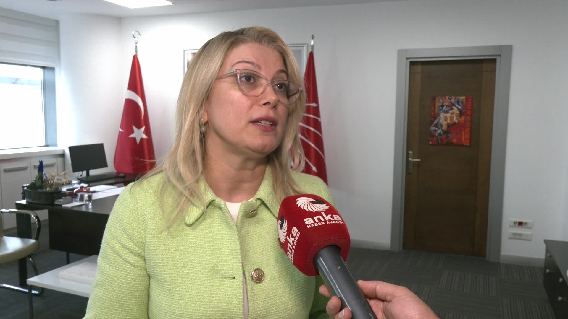 Asu Kaya'dan "Boş tencereni al, sen de gel" eylemine çağrı: Boş tencerelerle, sarayda oturup milleti duymayan iktidarın kulaklarını çınlatacağız