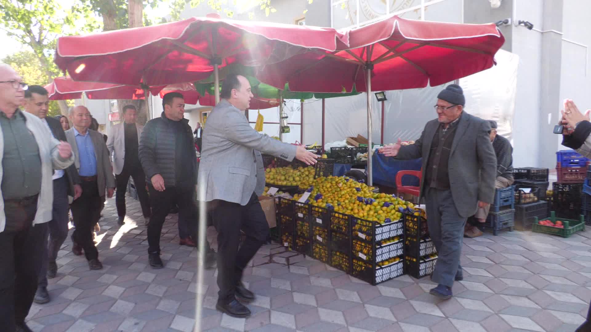 Manisa Büyükşehir Belediye Başkanı Dutlulu, Kırkağaç’ta sıcak asfalt çalışmalarını inceledi