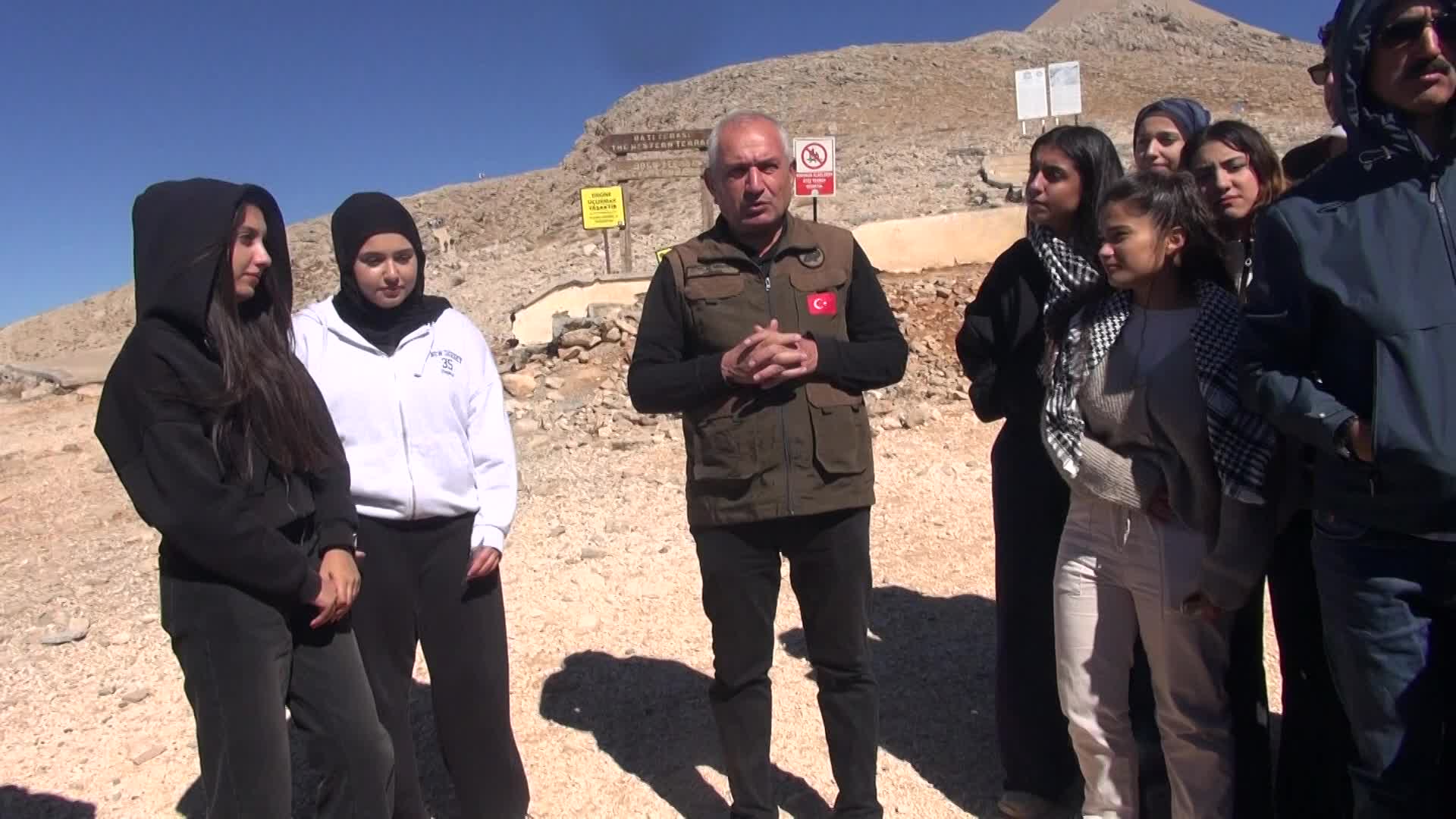 Depremzede öğrenciler ilk kez Nemrut Dağı’na çıktı