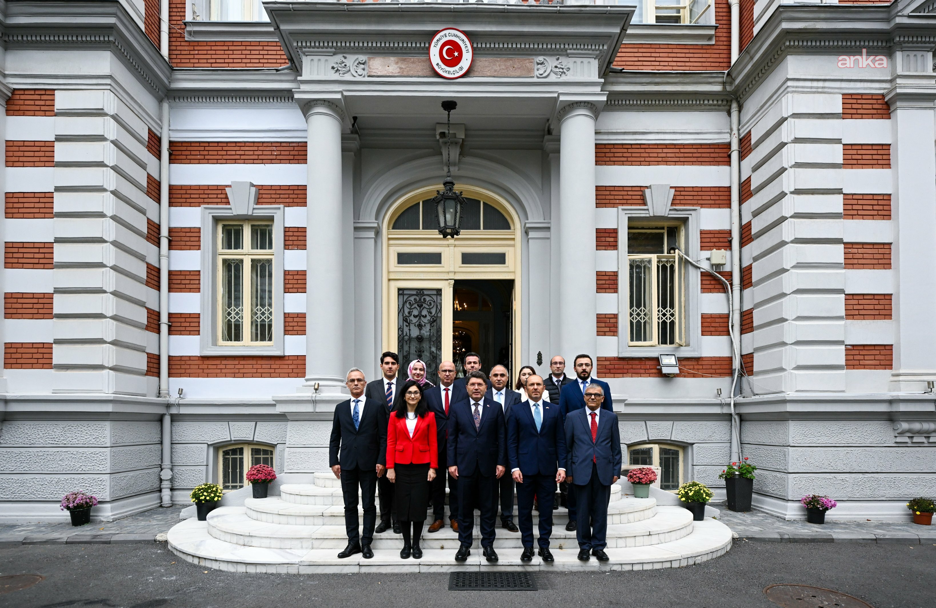 Adalet Bakanı Yılmaz Tunç, Romanya'daki Bükreş Büyükelçiliği'ni ziyaret etti