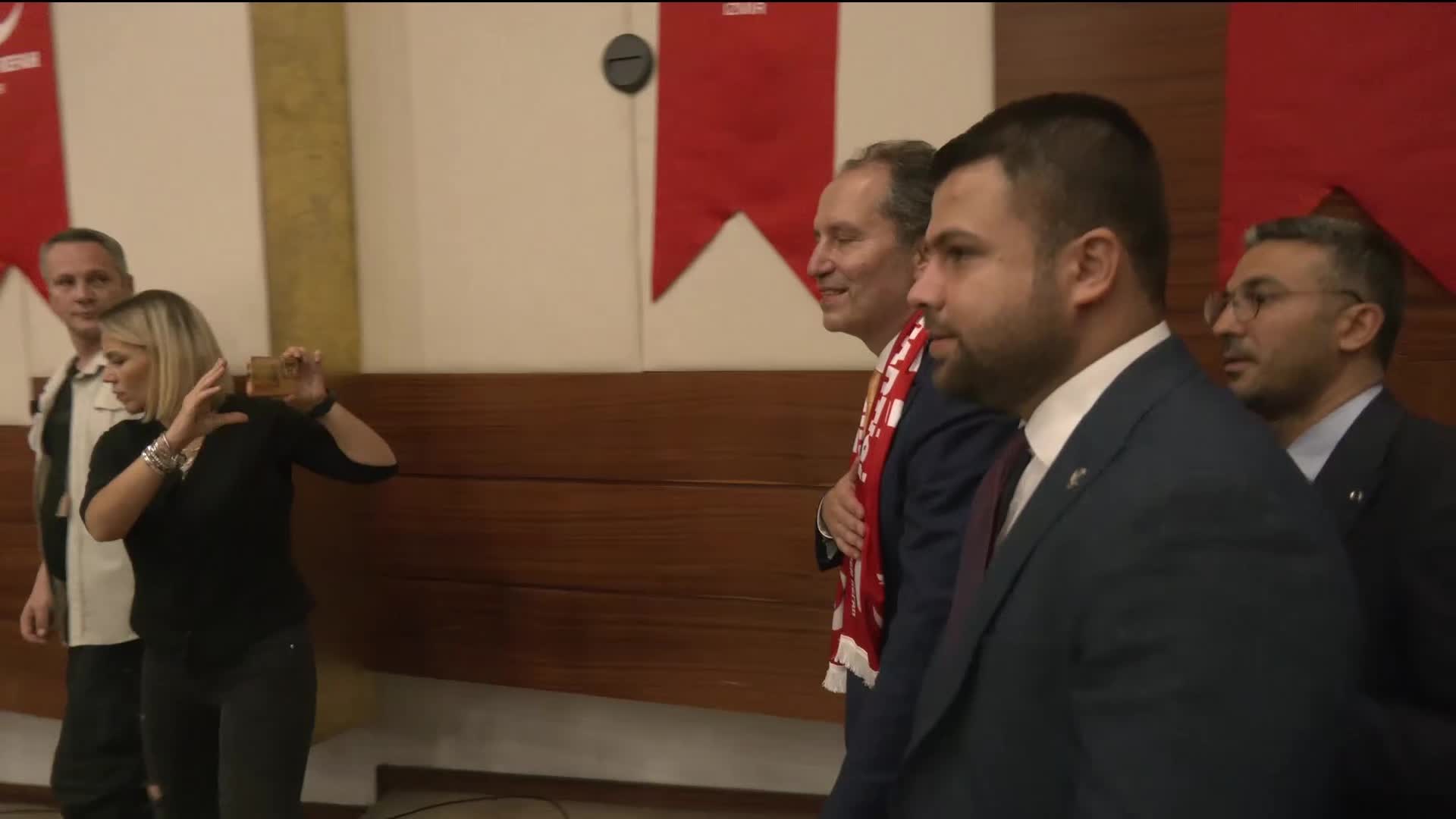 Erbakan’dan erken seçim çağrısı: Çekilip gitmenin zamanı gelmiş de geçiyor, bir an önce bırakın