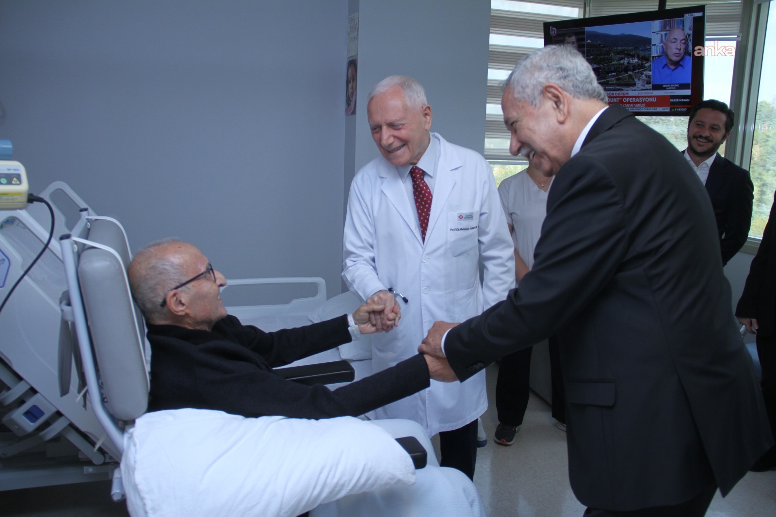 Bülent Arınç, Hikmet Çetin'i ziyaret etti
