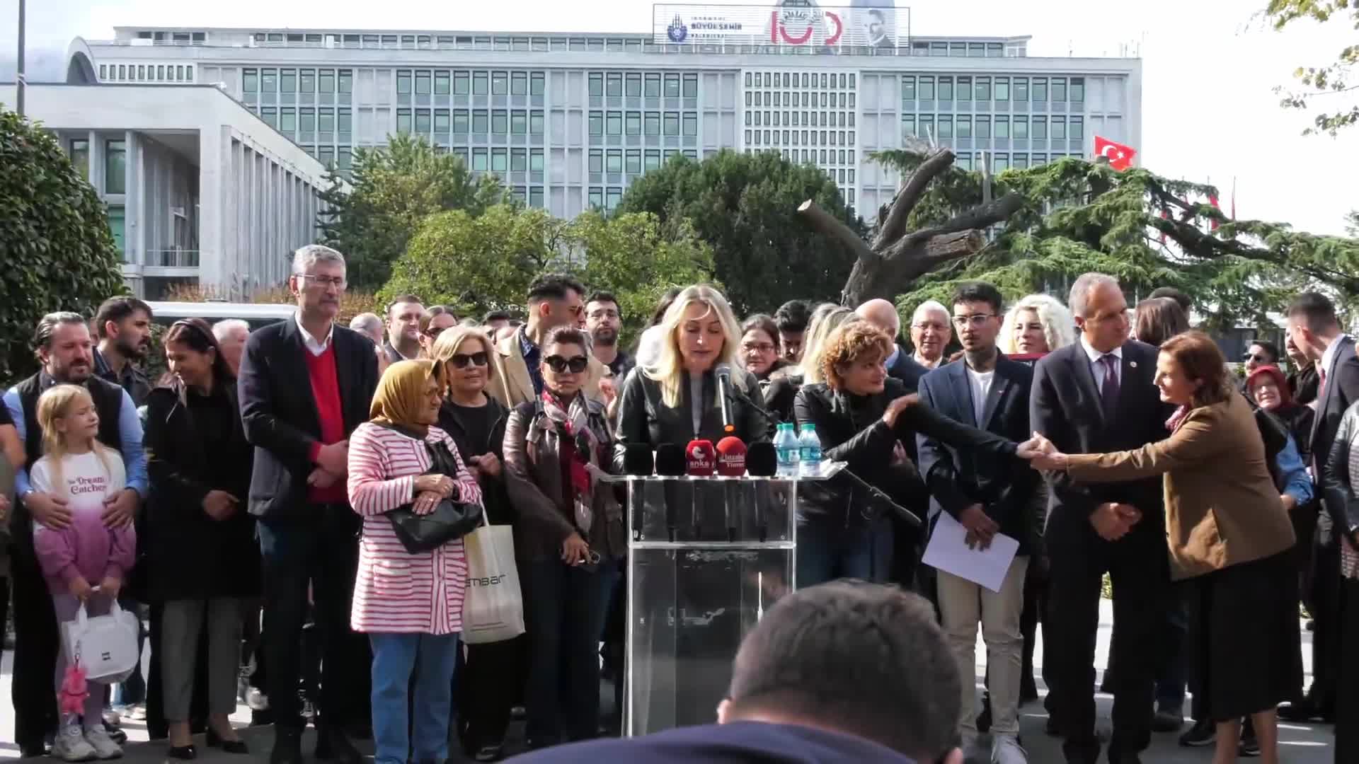 Aile Dayanışma Ağı'nın 10. buluşmasına Canan Kaftancıoğlu ve Alper Taş da destek verdi... Dilek İmamoğlu: Ekrem İmamoğlu hakkında bu kadar çok dava açılmasının nedeni iktidarın siyasi rakibi olmasıdır