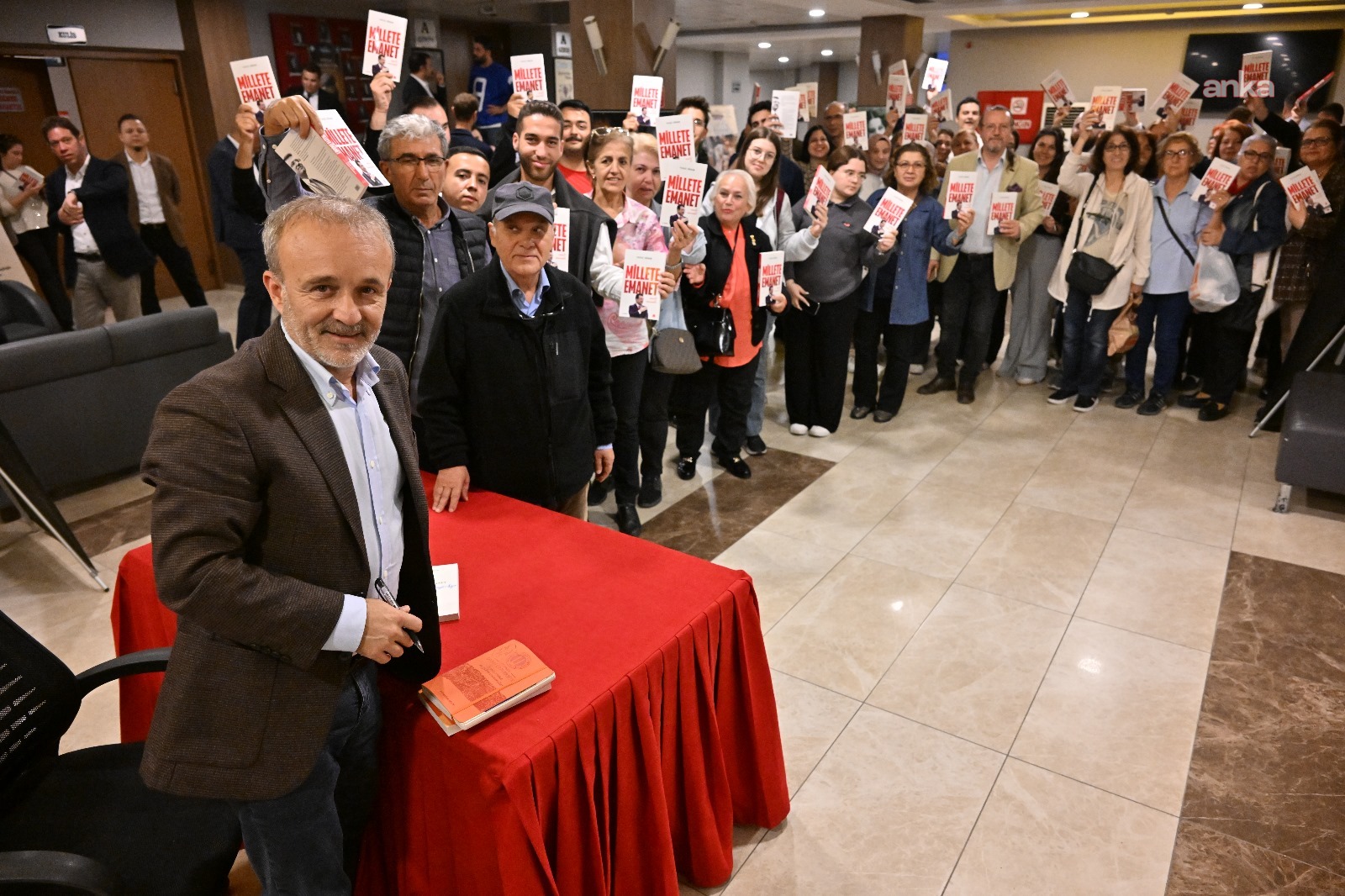 Gazeteci Yavuz Oğhan Manisalılarla buluştu