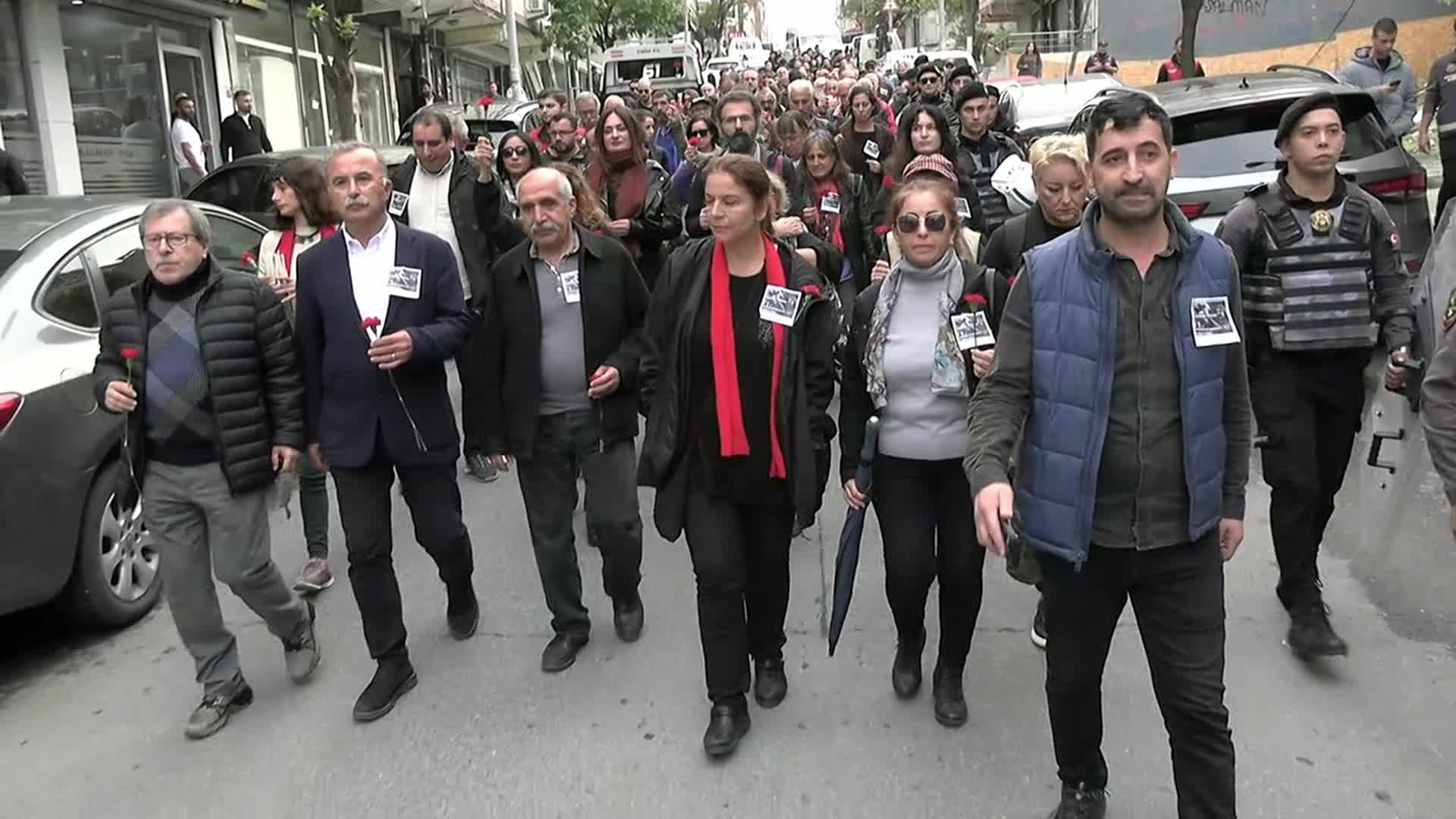 Dostları Hakan Tosun için yürüdü.. "Cinayetin üzerindeki sis perdesi kaldırılmadıkça adalet duygusu yeniden inşa edilemez"