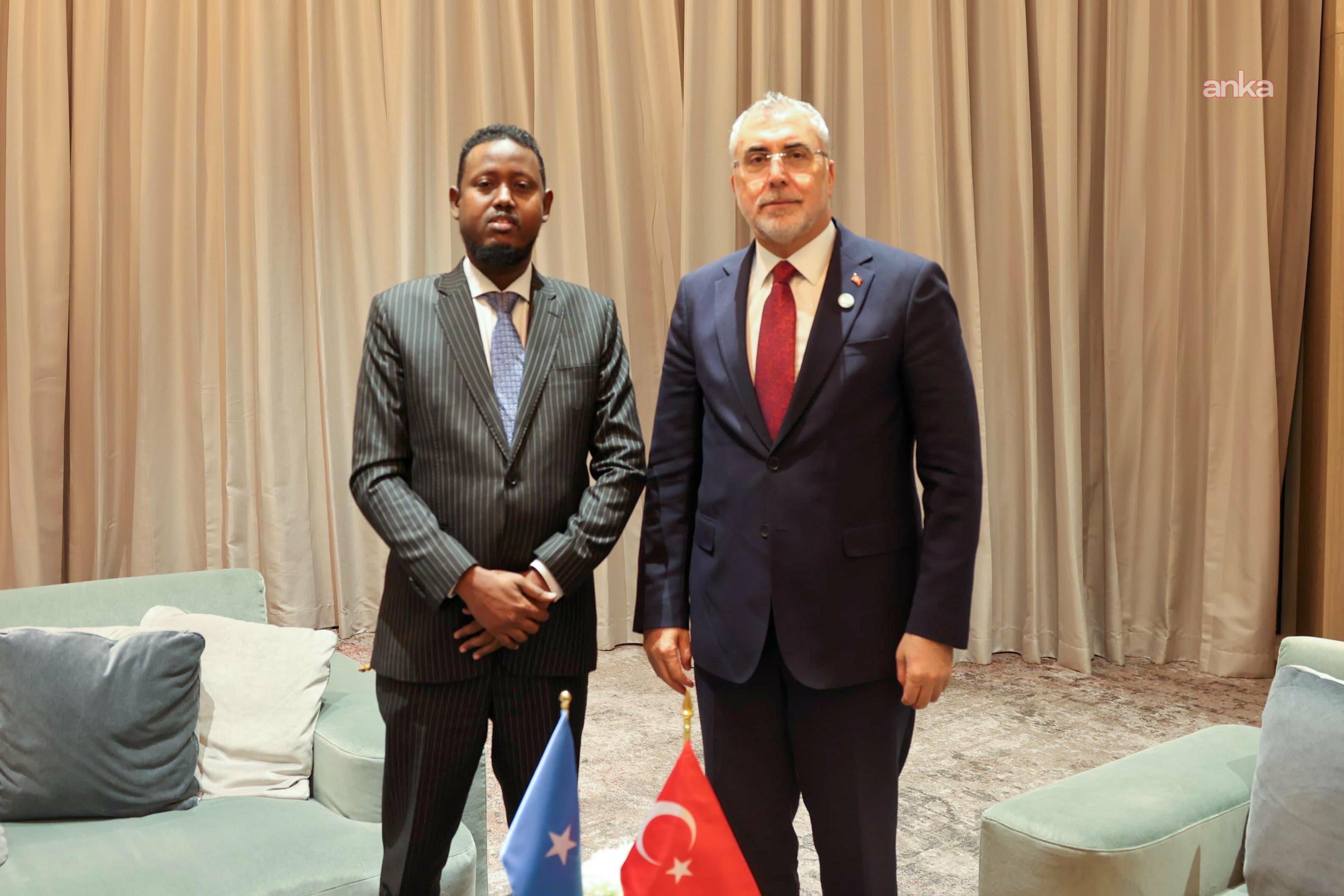 Bakan Işıkhan, Doha'da Somalili mevkidaşı ile görüştü