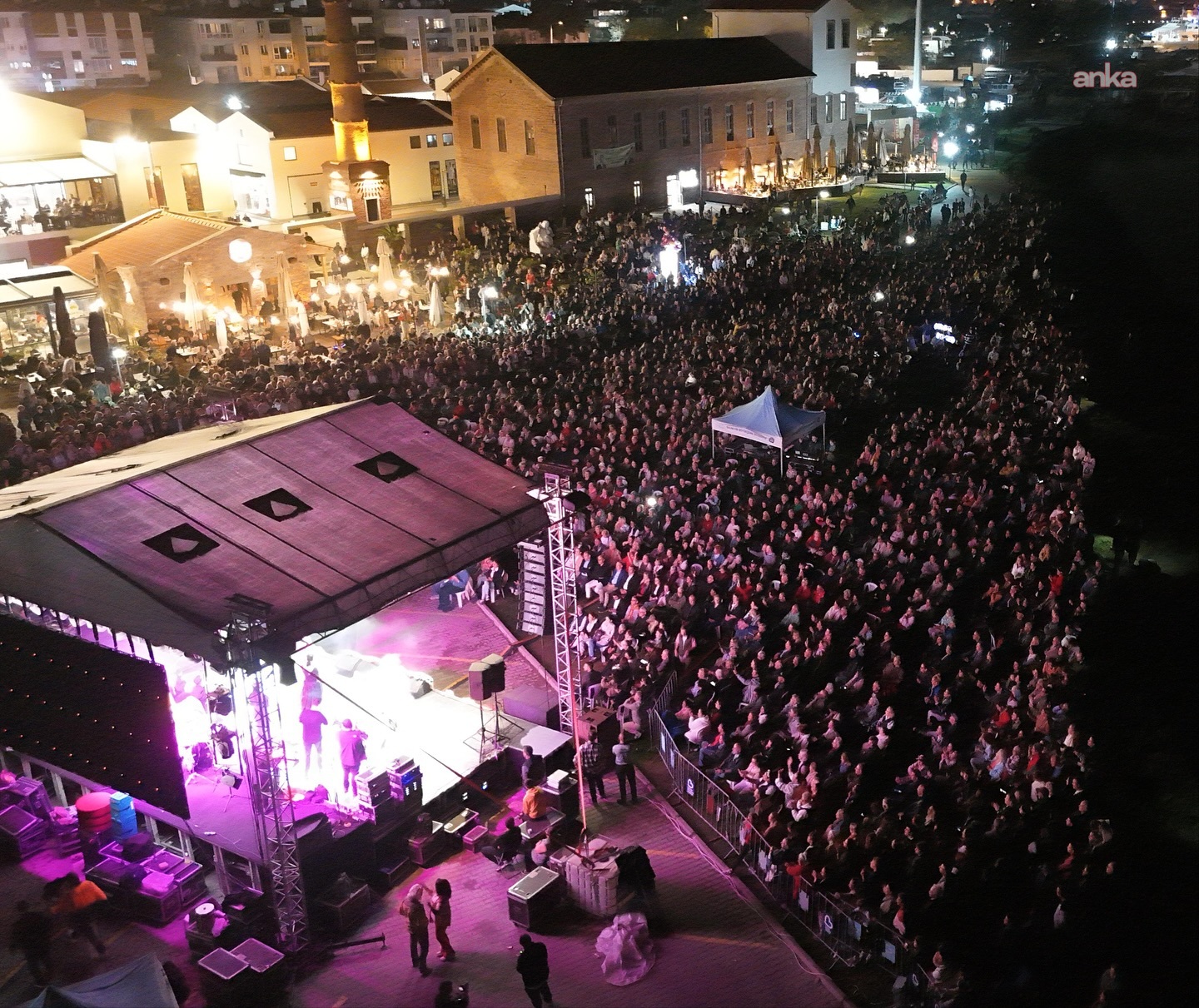 "Ayvalık Uluslararası Zeytin Hasat ve Turizm Festivali" renkli etkinliklerle devam ediyor