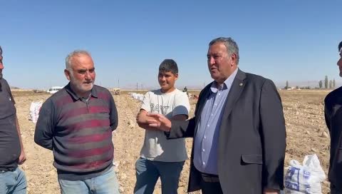 Patates üreticileri, CHP Niğde Milletvekili Gürer'e sorunlarını anlattı: "Bu saatten sonra çiftçiliği bırakıyorum"