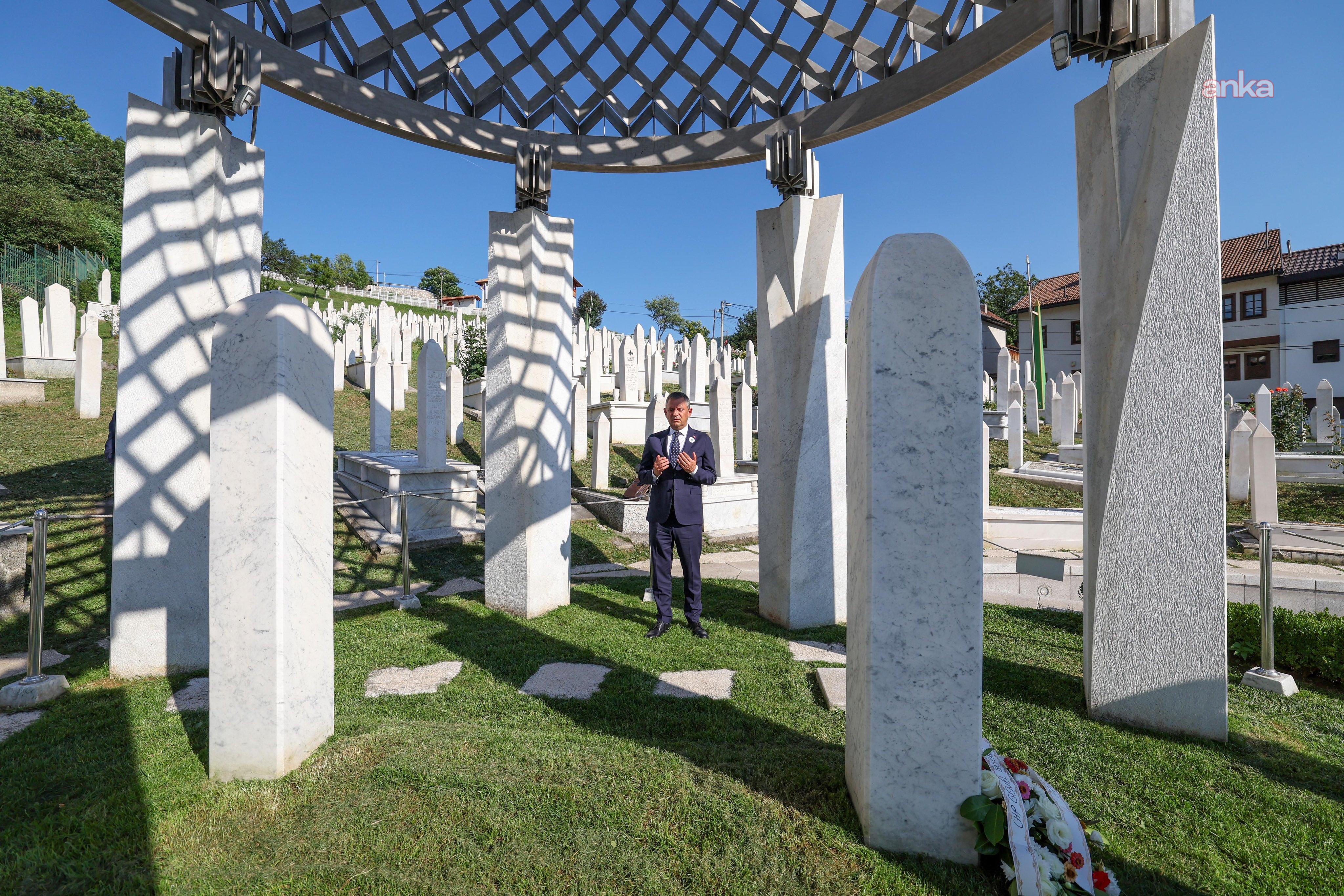 Özel, Aliya İzzetbegoviç'i vefatının 22'nci yılında andı:  Düşünceyle siyaseti, inançla adaleti buluşturabilen ender liderlerdendi