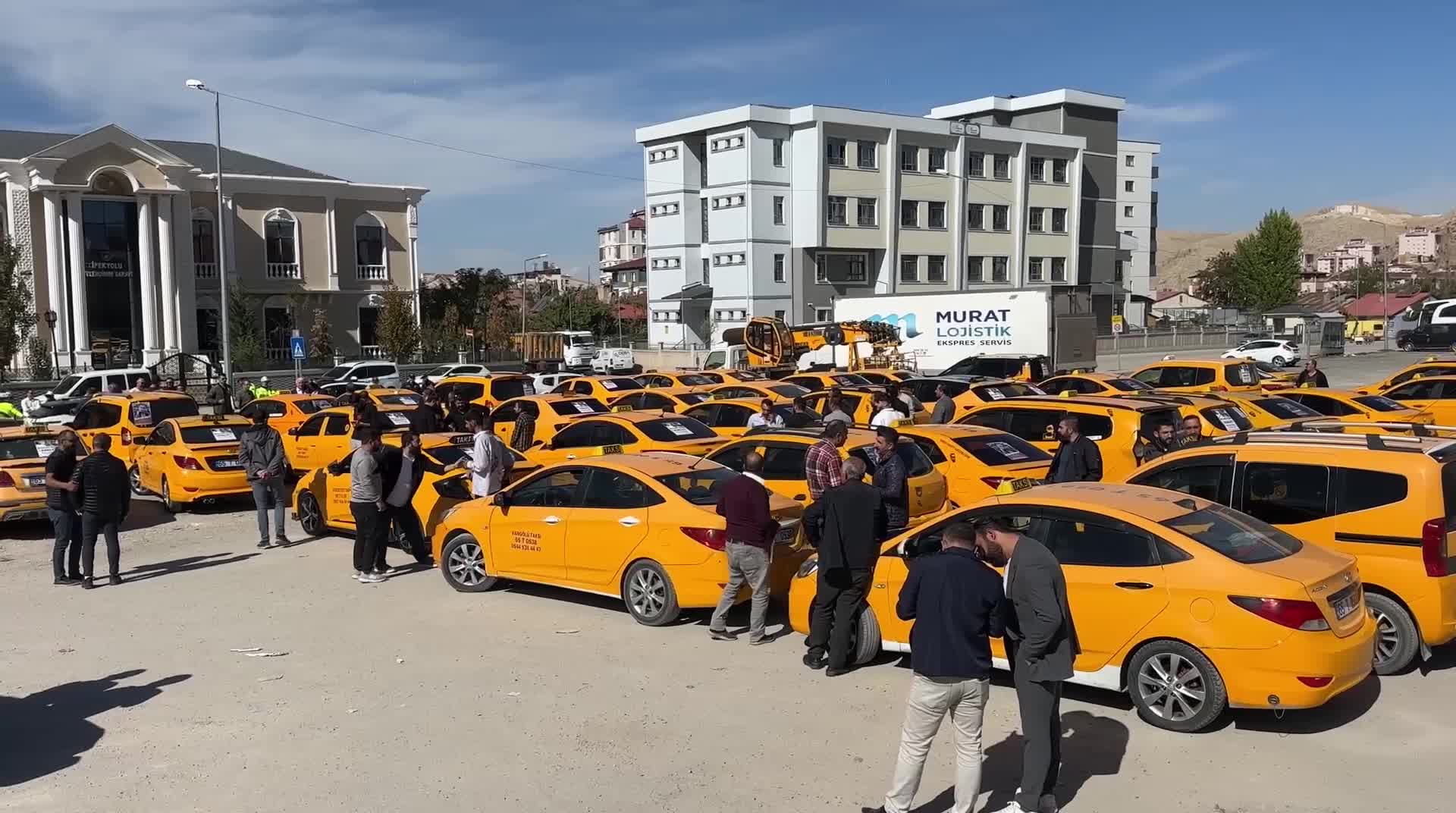 Vanlı taksicilerden Rojin Kabaiş için adalet konvoyu: "Rojin’in ölümünü örtbas eden, delilleri gizleyen, adaleti yok sayan herkes bu suçun ortağıdır"