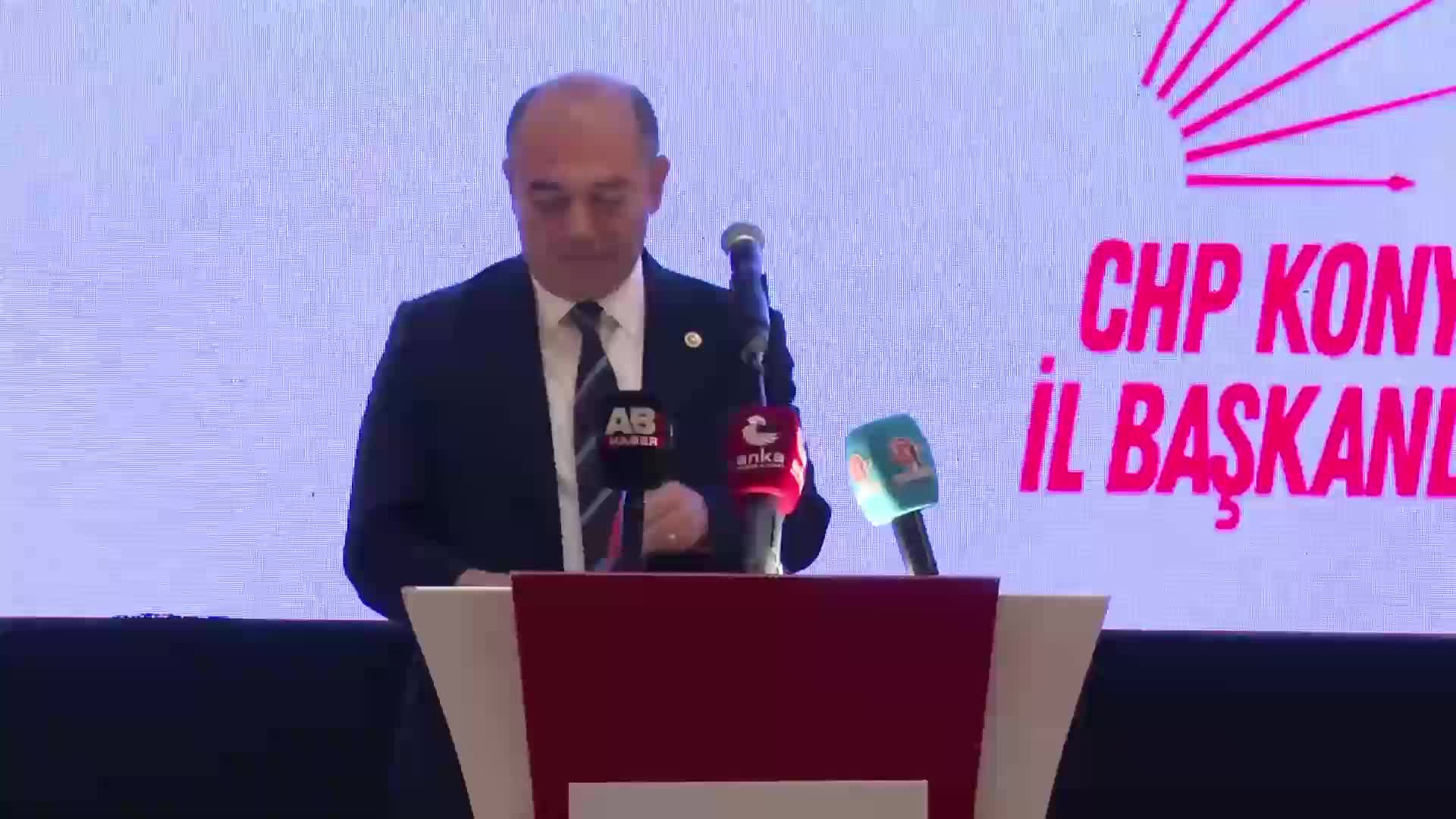 CHP Konya 39. Olağan İl Kongresi... Divan Başkanlığı’na seçilen Özgür Karabat: “Bugün, ülkenin en büyük sorunu, bu iktidardan kurtulmaktır"