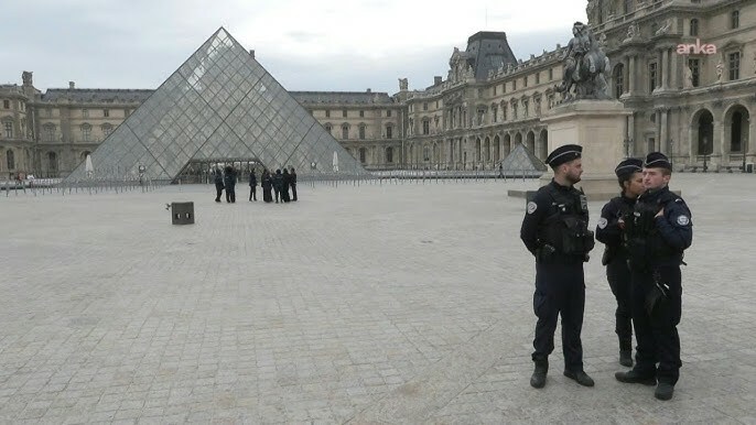 Paris’teki Louvre Müzesi’nden “paha biçilemez” tarihi mücevherler çalındı