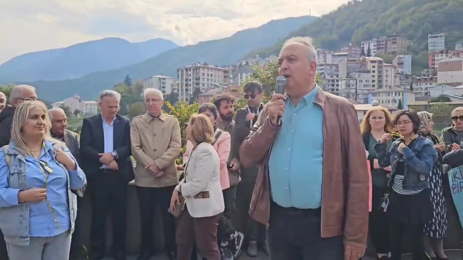 Borçka Tiyatro Festivali yürüyüşle başladı