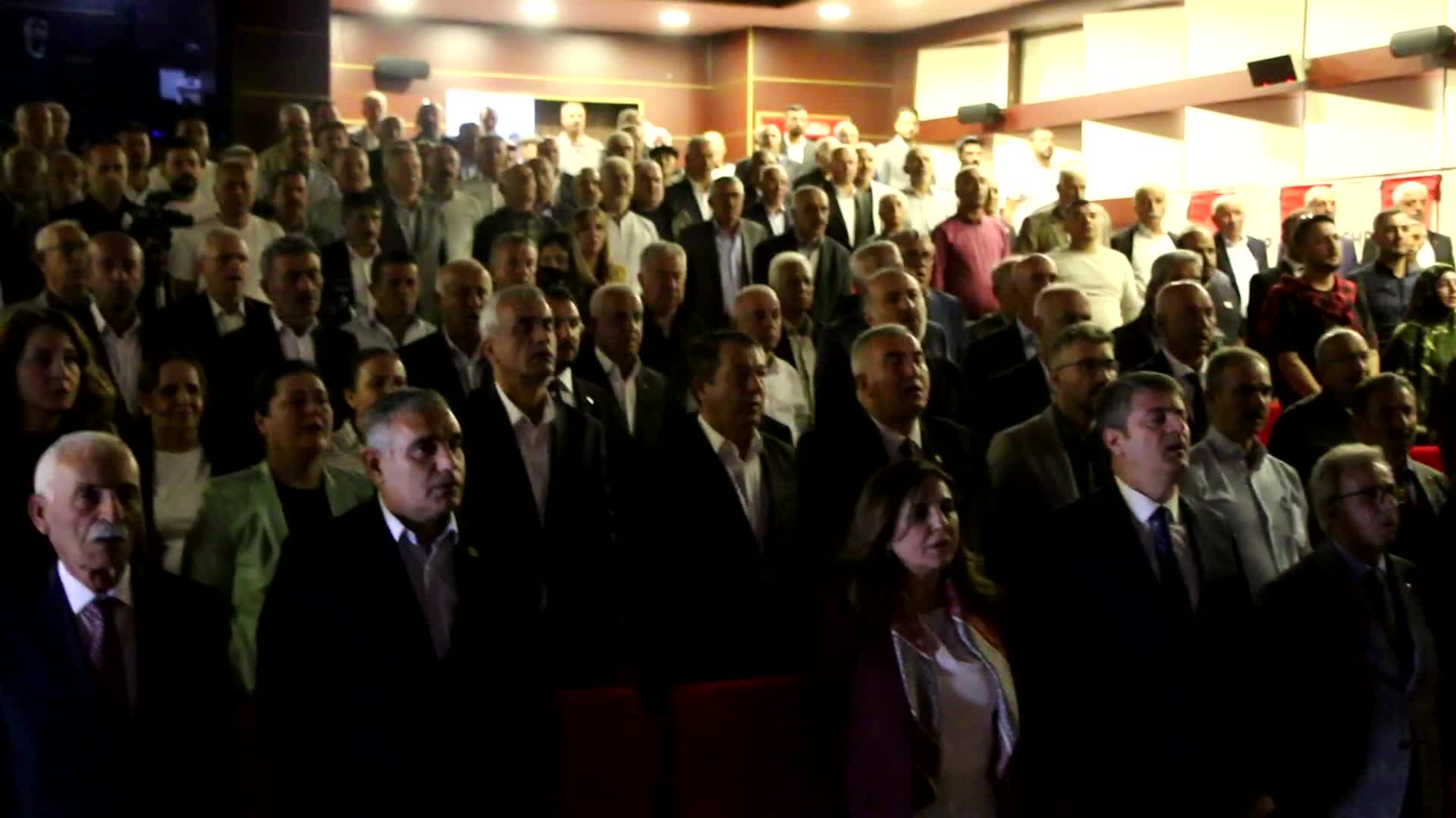 CHP Adıyaman İl Kongresi’nde Engin Doğan güven tazeledi: "Bizim tarafımız halkın tarafıdır"