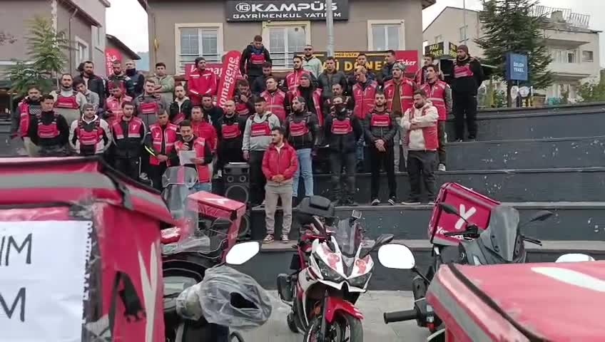 Yemeksepeti kuryeleri "adil, güvenli ve insanca çalışma koşulları için" Denizli'de eylem yaptı