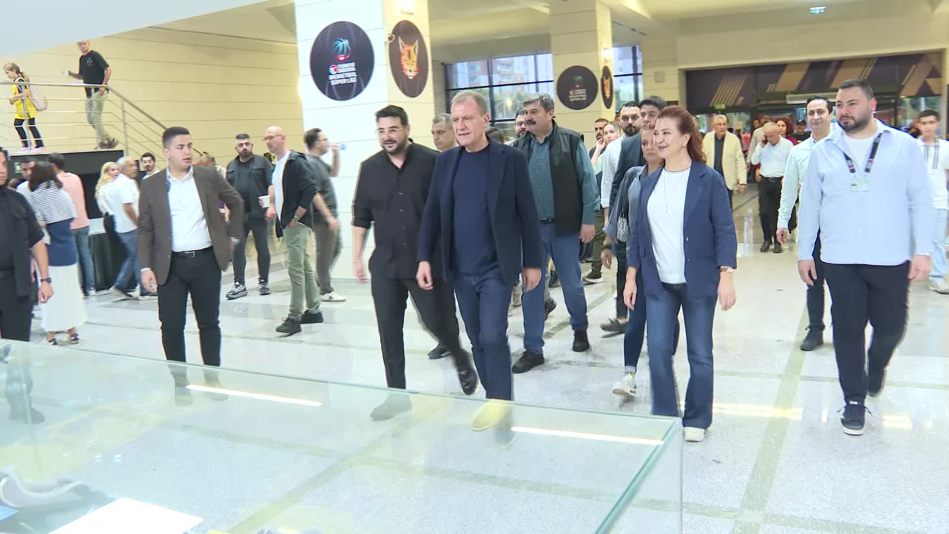 Mersin Büyükşehir Belediye Başkanı Seçer, MSK-Tofaş karşılaşmasını izledi