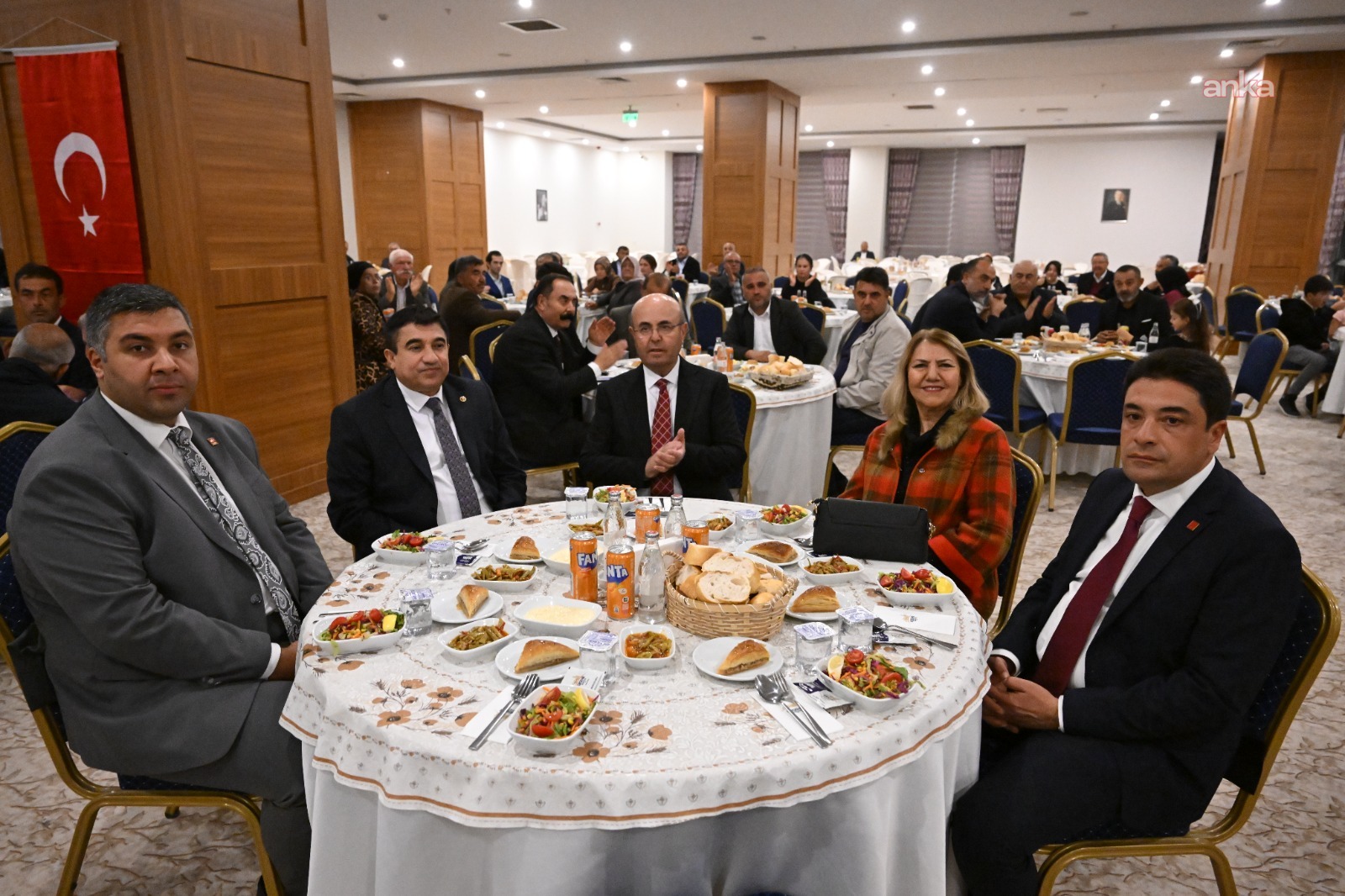 Kırşehir Belediye Başkanı Ekicioğlu, muhtarlarla dayanışma gecesinde bir araya geldi
