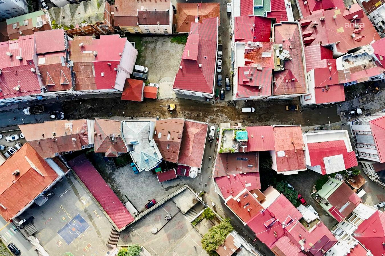 Giresun Belediyesi, Laçin Sokak'ta yenileme çalışmalarını sürdürüyor