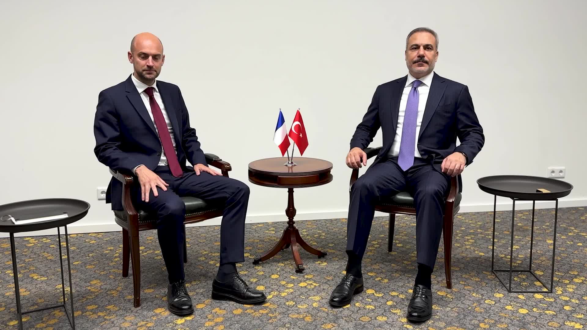 Dışişleri Bakanı Fidan, Fransa Dışişleri Bakanı  Barrot ile Lüksemburg’da bir araya geldi